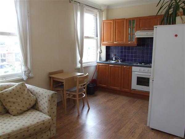 2 bed flat to rent in Huddleston Road 2