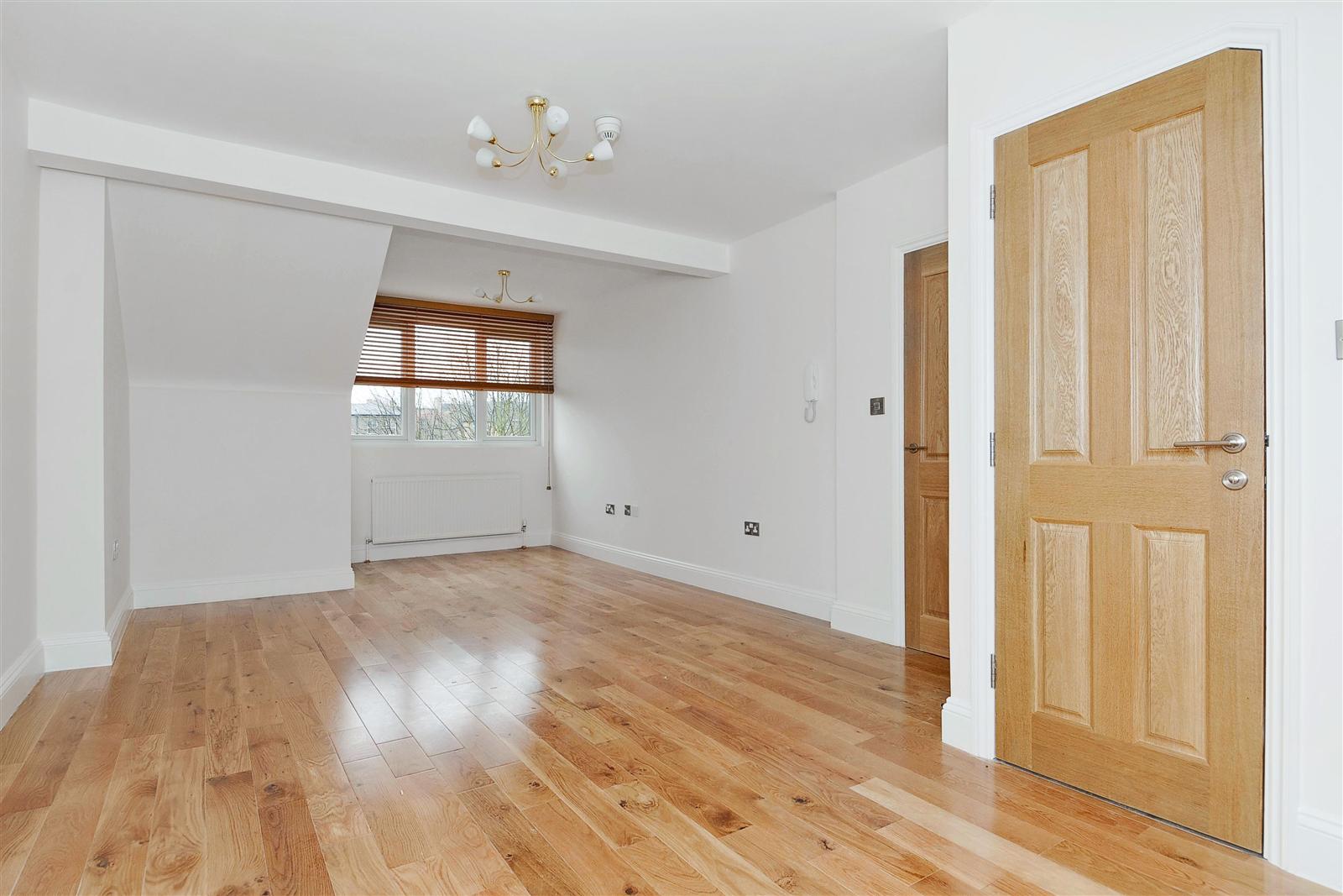 3 bed flat to rent in Anson Road 1