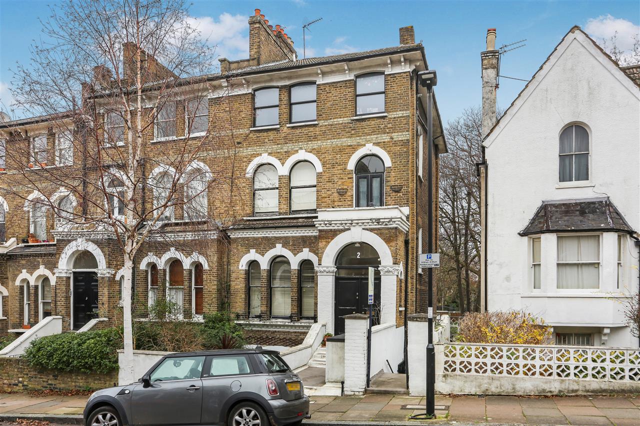CHAIN FREE! A very spacious (approximately 1001 Sq Ft / 93 Sq M) lower ground floor garden apartment forming part of an imposing converted end of terrace Victorian property situated in a sought-after residential location within close proximity to the multiple shopping, dining and transport ...