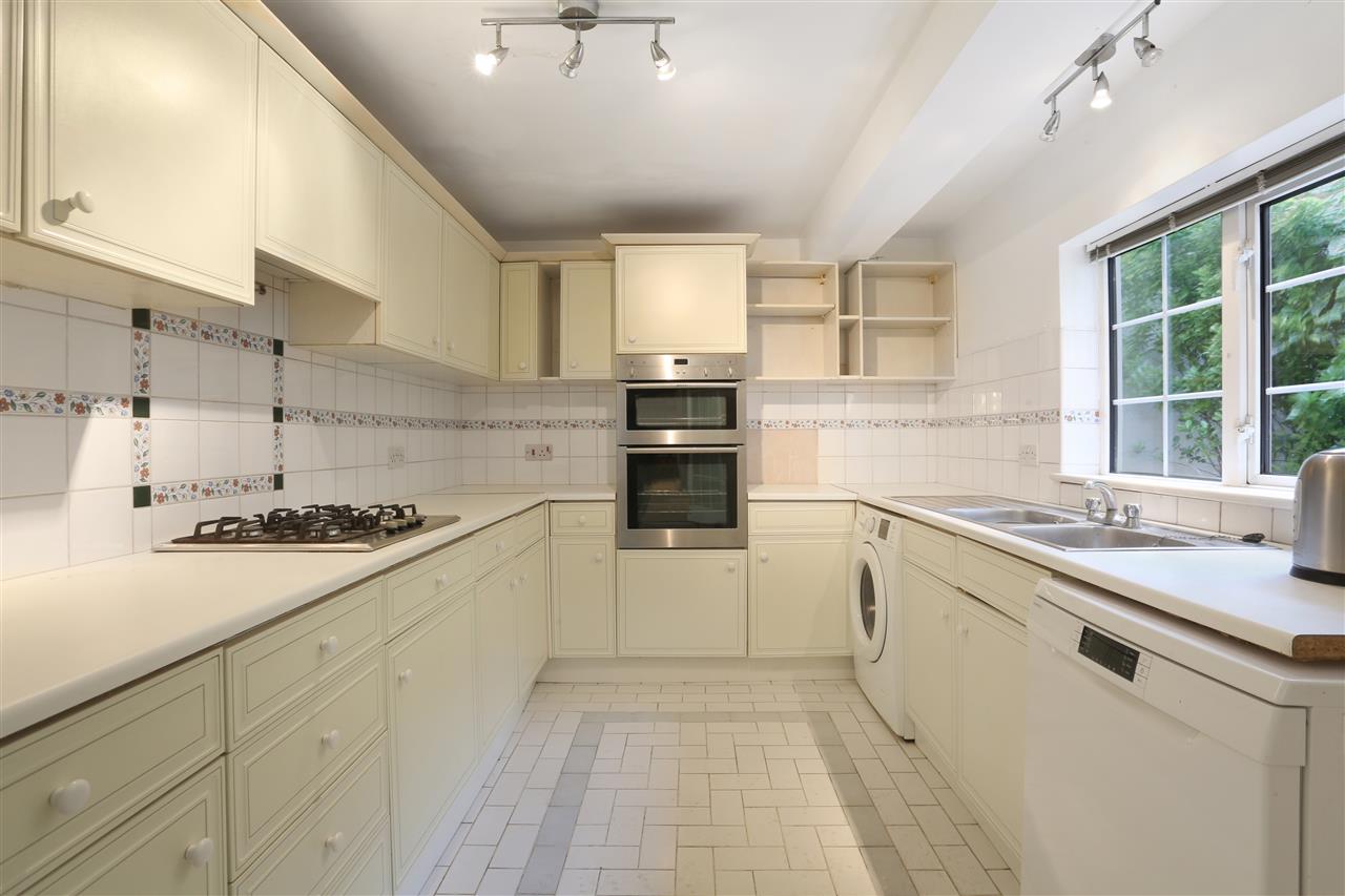 3 bed flat for sale in Huddleston Road 2