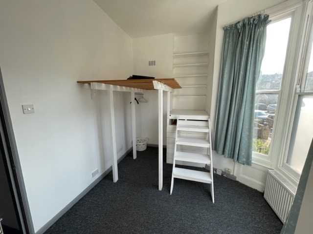1 bed flat to rent in Colvestone Crescent 2