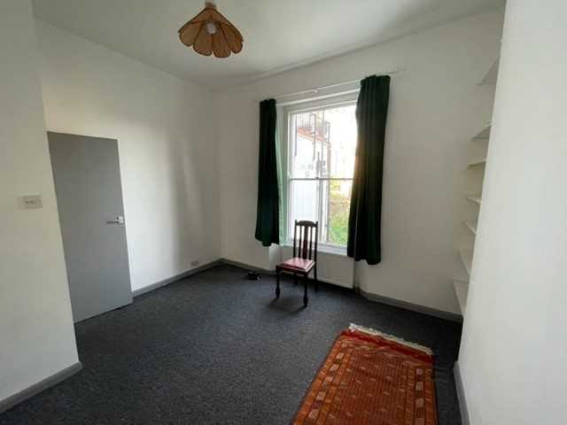 1 bed flat to rent in Colvestone Crescent 5