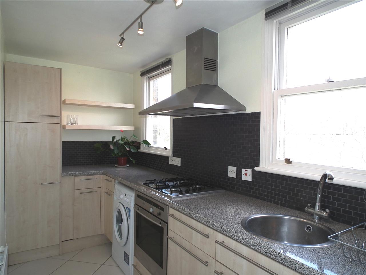 2 bed flat to rent in Tufnell Park Road 2