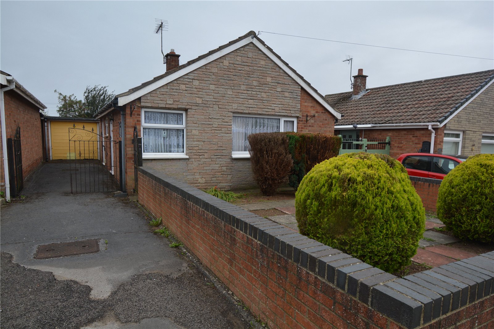 2 bed bungalow for sale in Thoresby Avenue, Bridlington - Property Image 1
