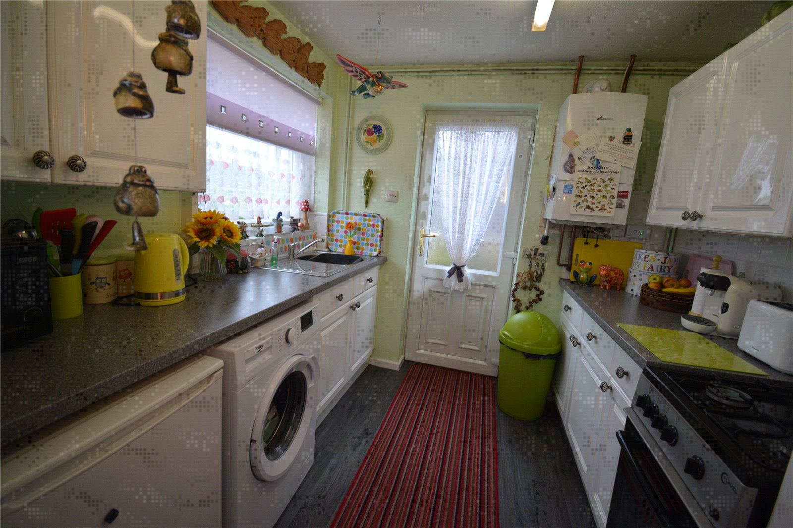 2 bed bungalow for sale in Thoresby Close, Bridlington  - Property Image 3