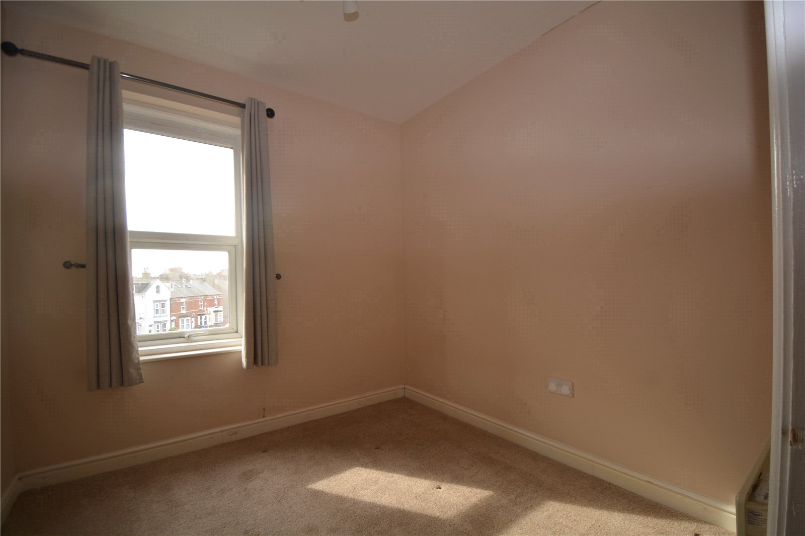 2 bed apartment for sale in Windsor Crescent, Bridlington  - Property Image 3