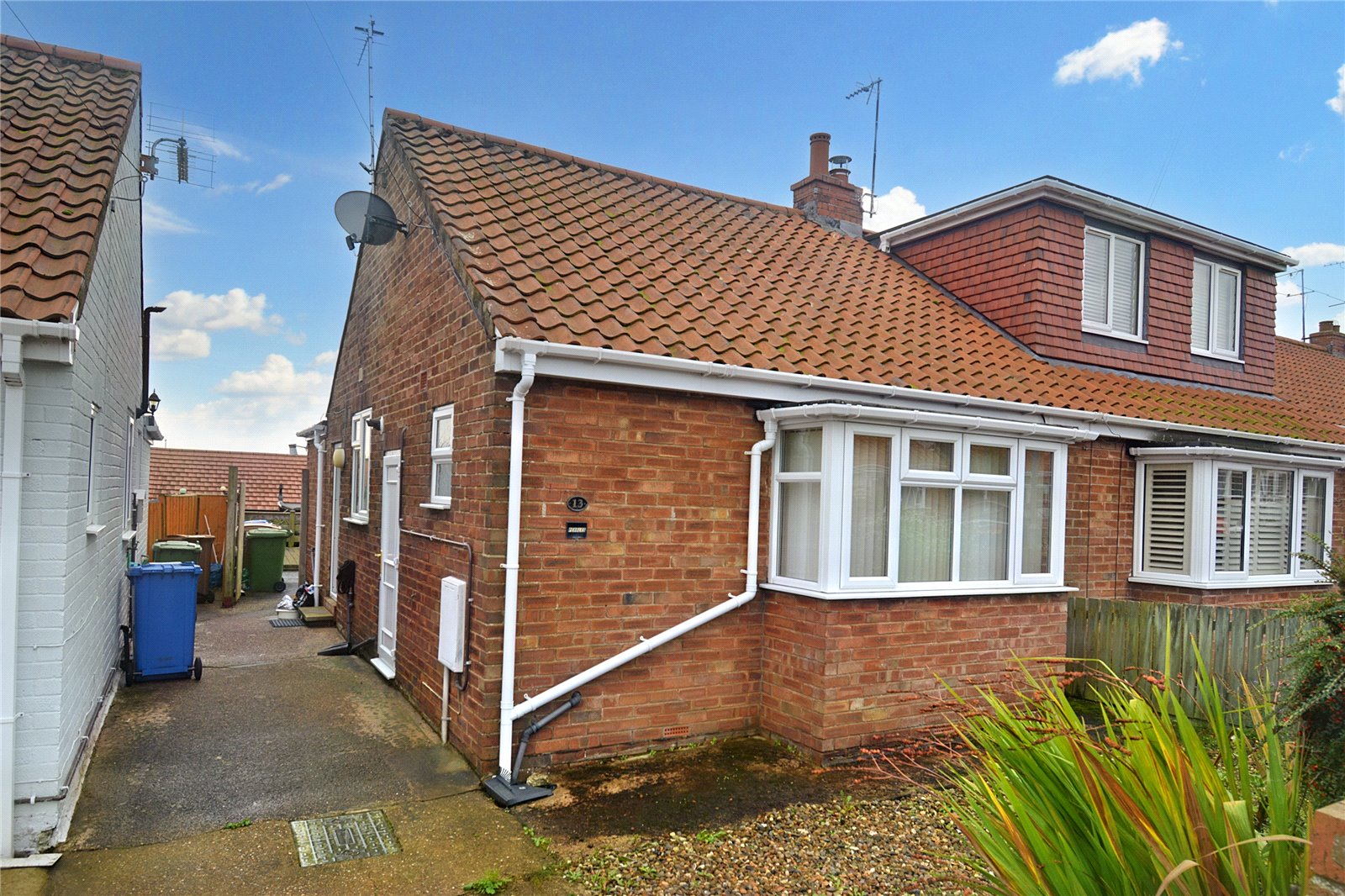 1 bed bungalow for sale in Mount Drive, Bridlington  - Property Image 1