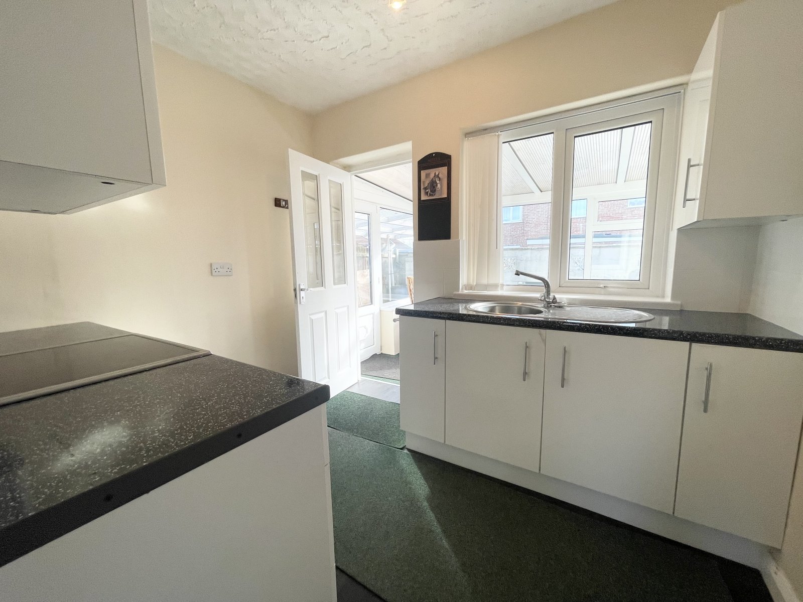 2 bed bungalow for sale in St. Chad Crescent, Bridlington  - Property Image 5