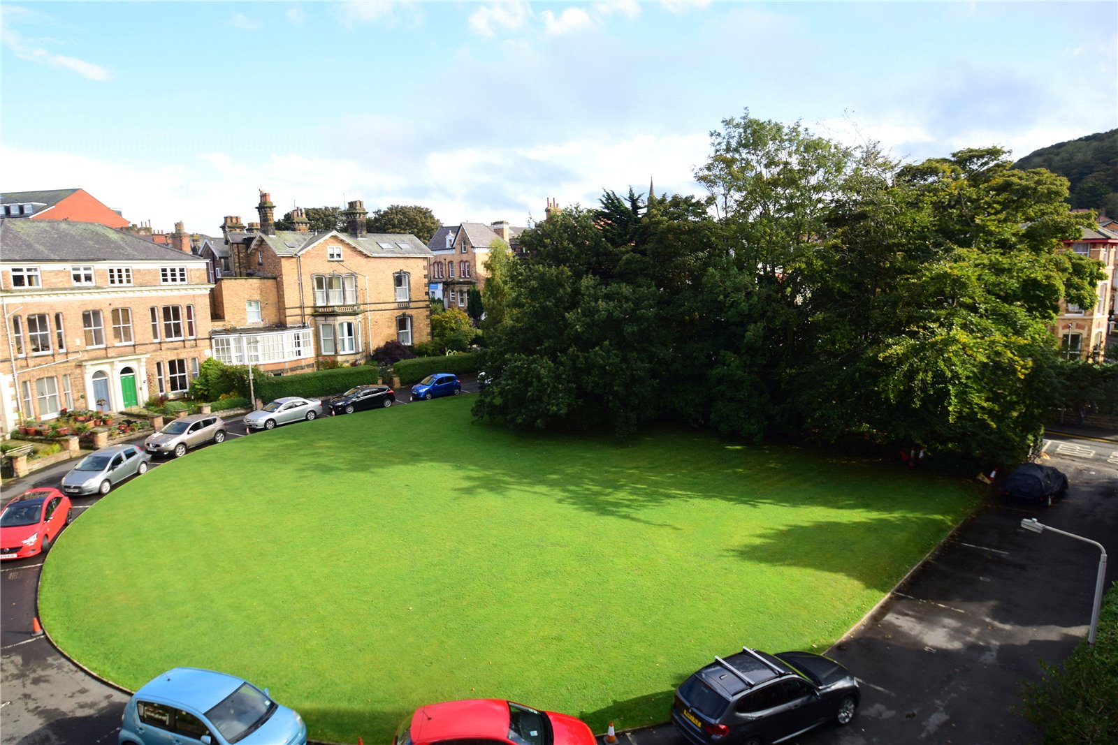 2 bed apartment to rent in Royal Crescent, Scarborough  - Property Image 6