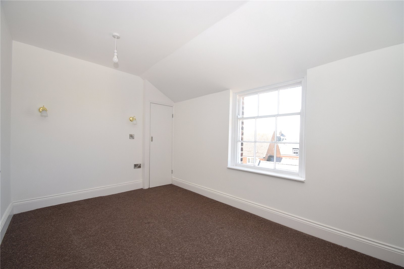 2 bed apartment to rent in Royal Crescent, Scarborough  - Property Image 4