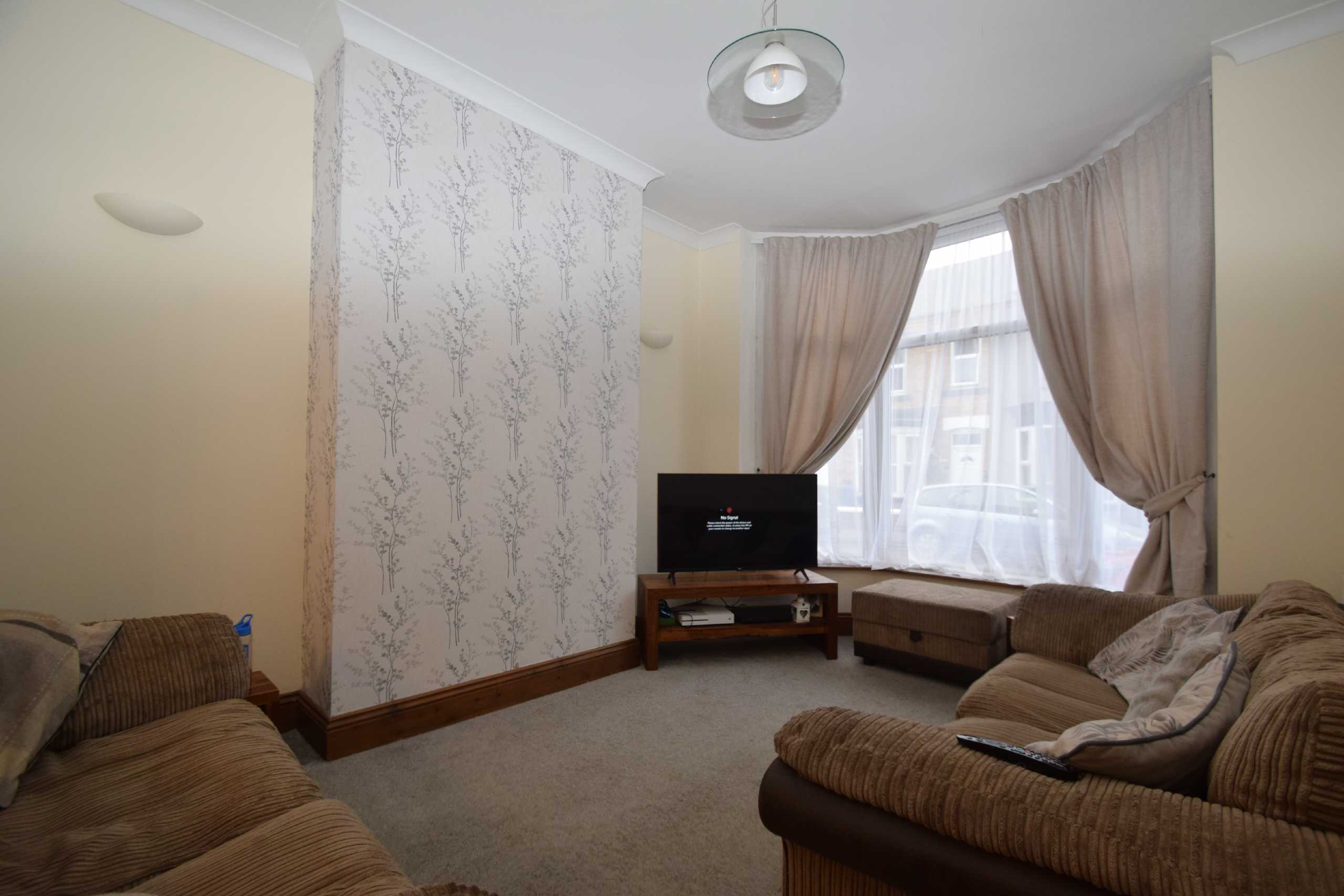 2 bed house for sale in Spring Bank, Scarborough  - Property Image 2