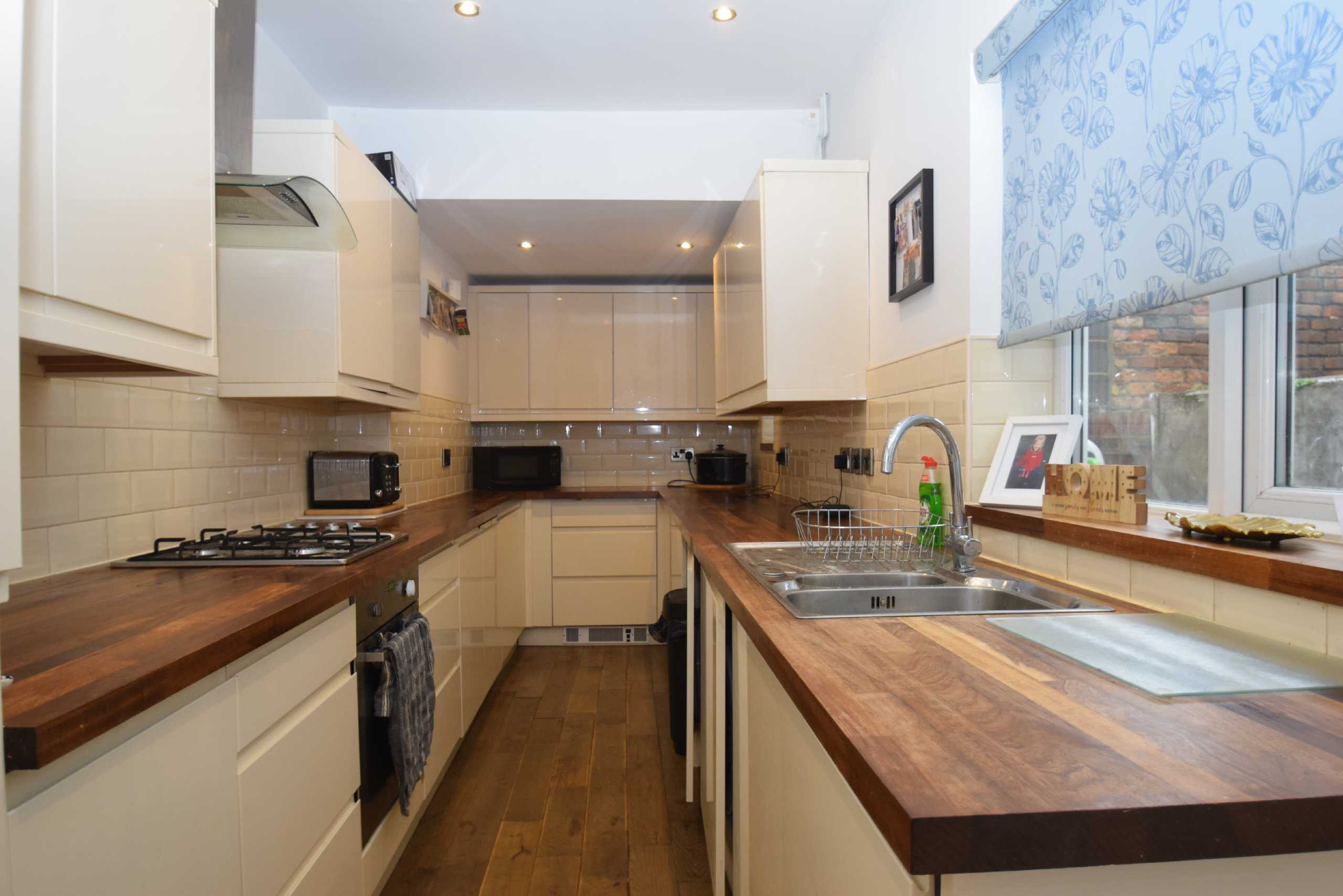 2 bed house for sale in Spring Bank, Scarborough  - Property Image 4