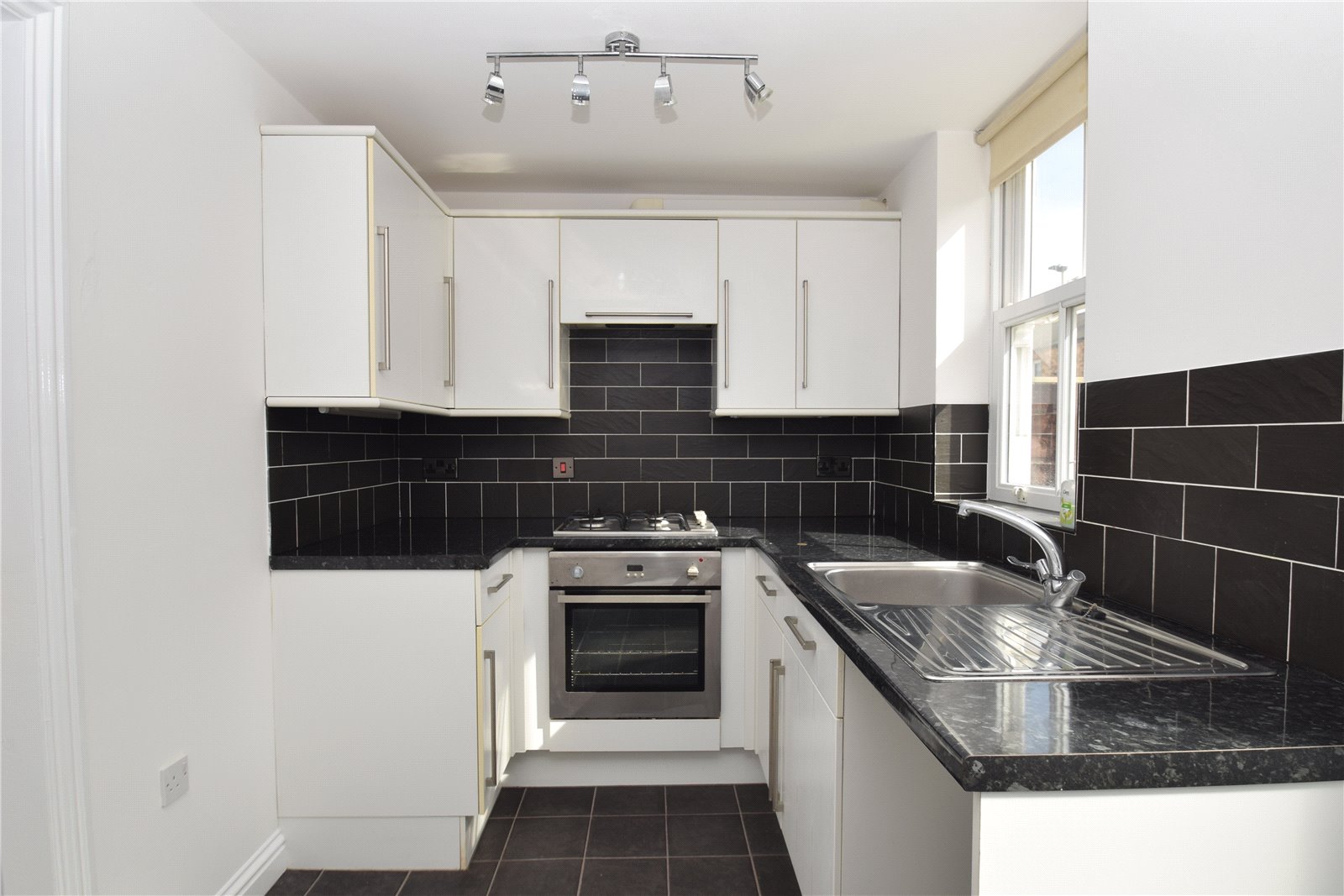 2 bed house to rent in Ewart Street, Scarborough  - Property Image 2