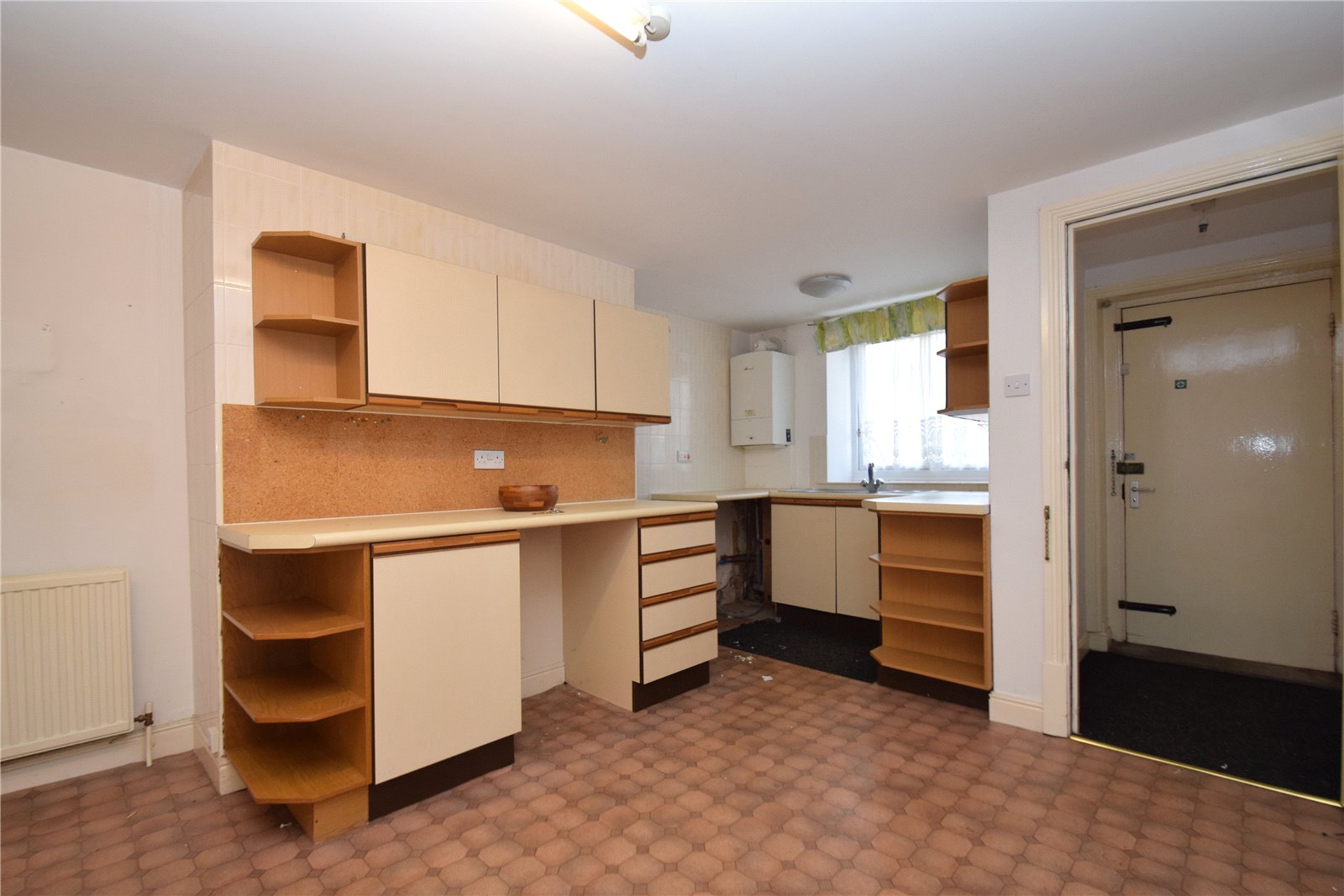 2 bed apartment for sale in Prince of Wales Terrace, Scarborough  - Property Image 5