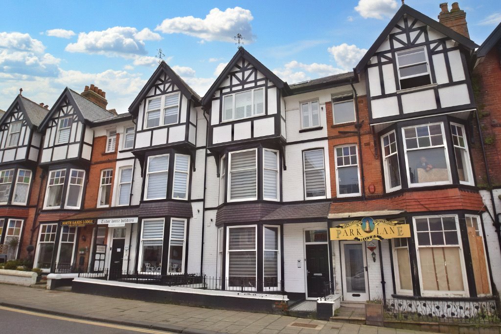 2 bed apartment to rent in North Marine Road, Scarborough, YO12