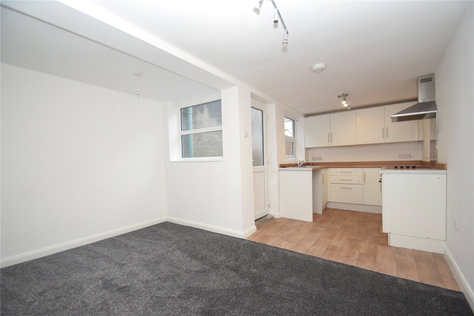2 bed house for sale in Trafalgar Terrace, Scarborough  - Property Image 4