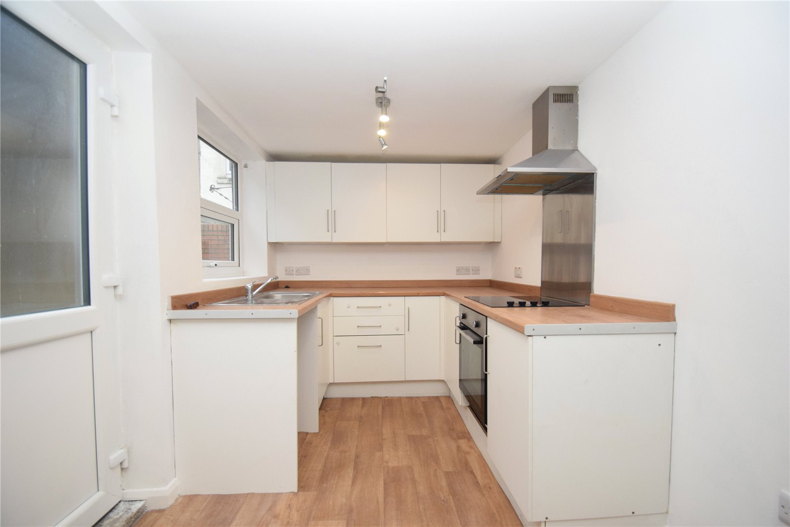 2 bed house for sale in Trafalgar Terrace, Scarborough  - Property Image 5