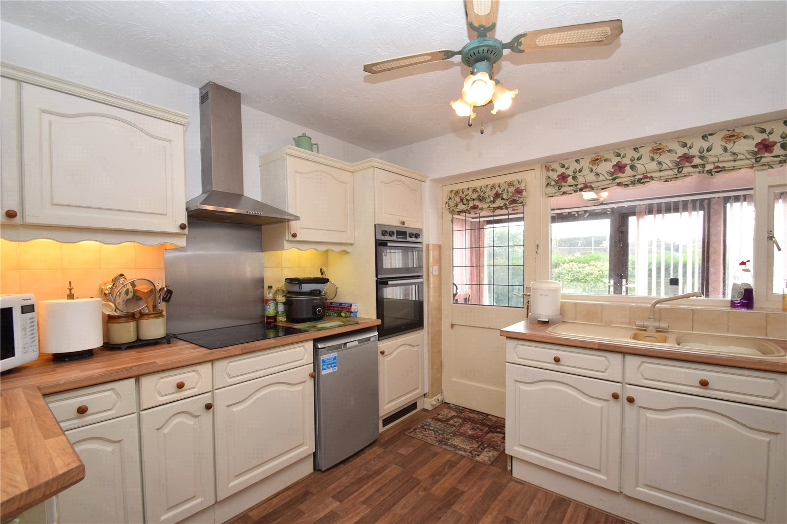 3 bed bungalow for sale in Rainford Close, Seamer  - Property Image 5