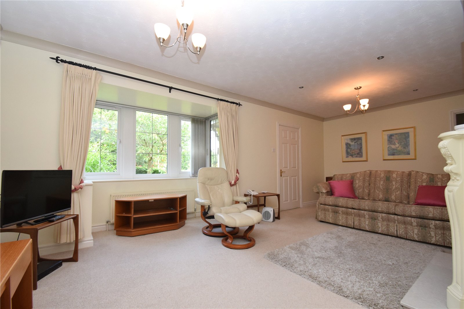3 bed bungalow to rent in Newby Farm Road, Scarborough  - Property Image 2
