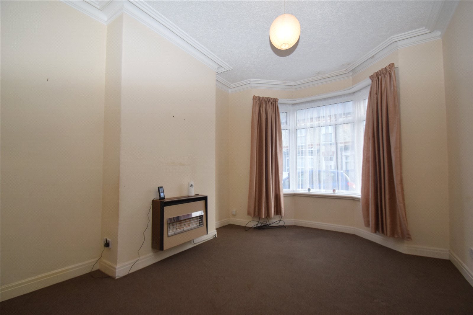 2 bed house for sale in Hampton Road, Scarborough  - Property Image 2
