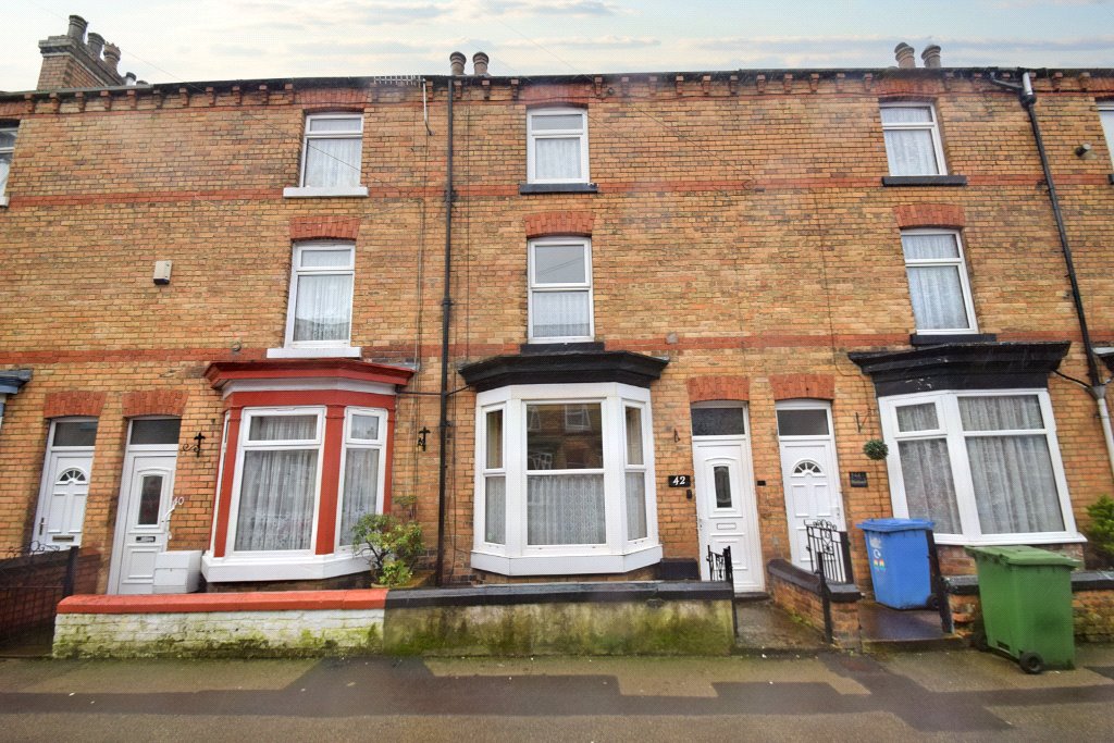 3 bed house for sale in Commercial Street, Scarborough - Property Image 1