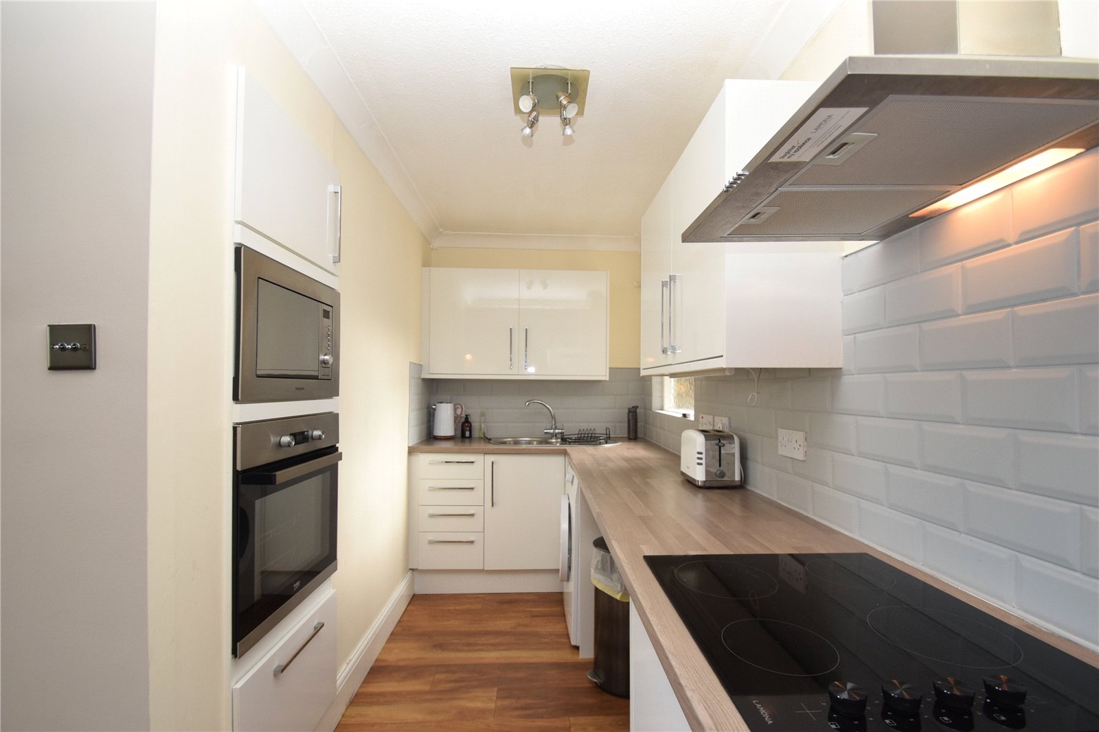 2 bed apartment to rent in Cromwell Terrace, Scarborough  - Property Image 3