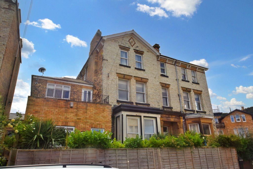 2 bed apartment to rent in Cromwell Terrace, Scarborough - Property Image 1