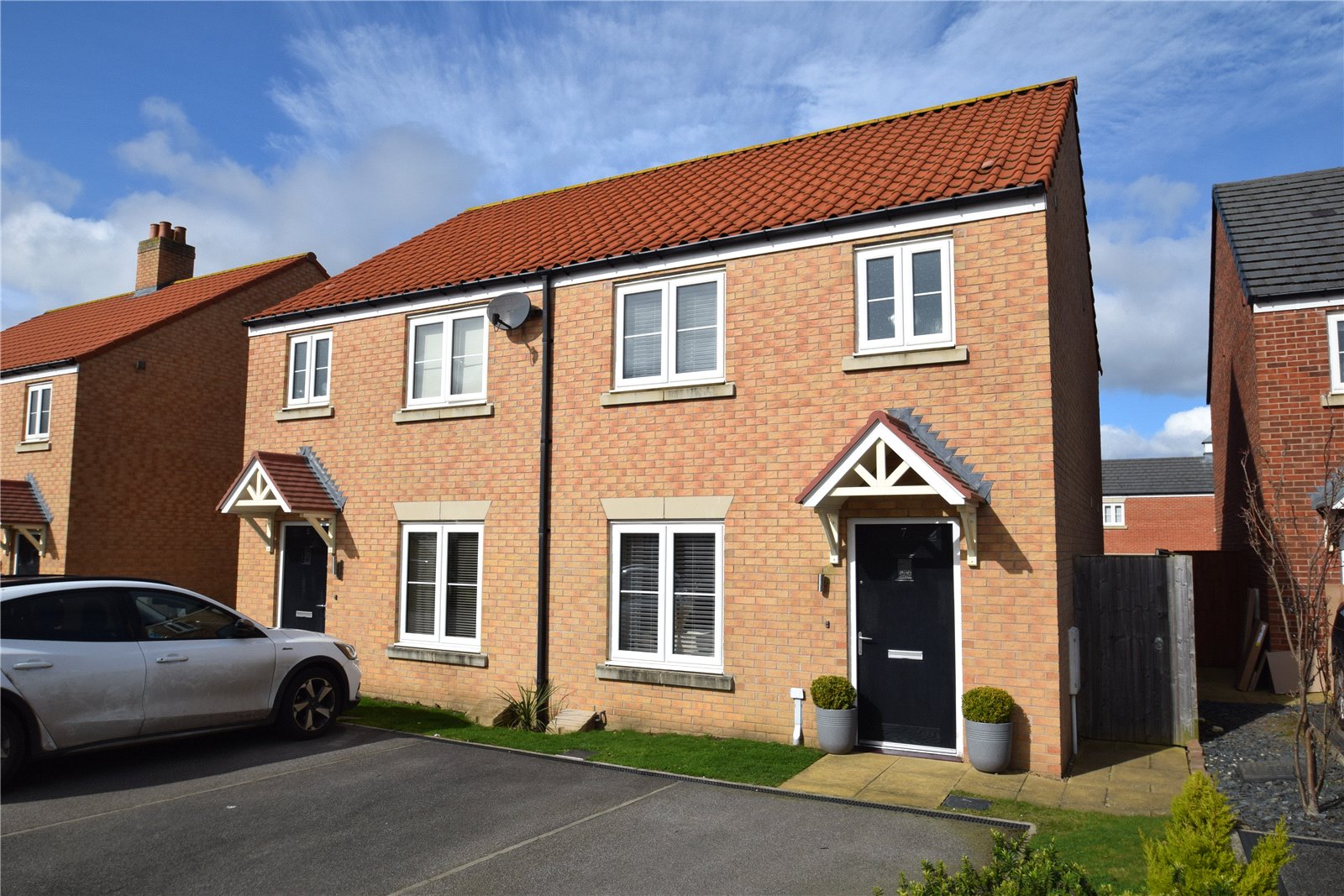 3 bed house for sale in Snapdragon Lane, Scalby  - Property Image 1