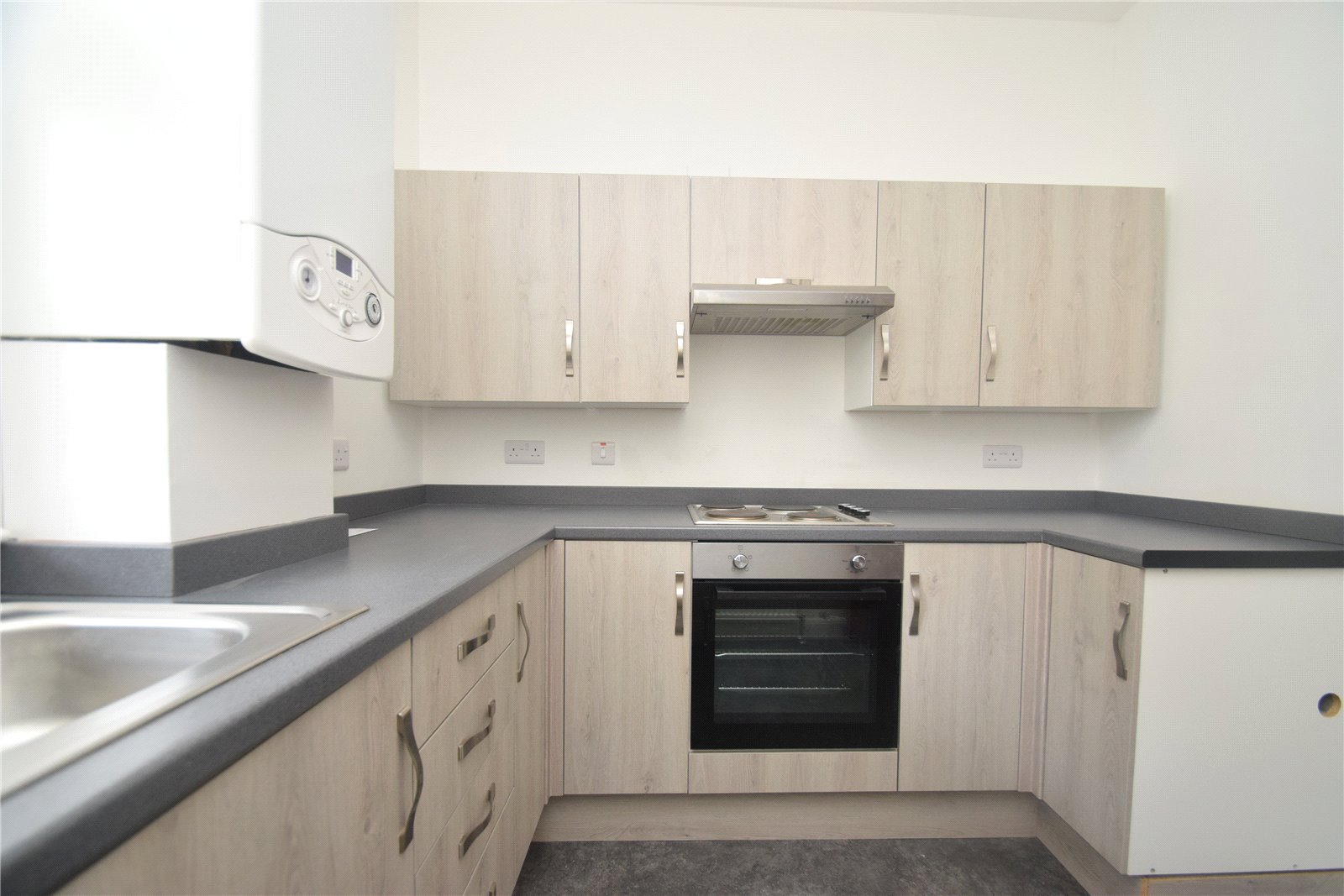 1 bed apartment to rent in West Street, Scarborough  - Property Image 2