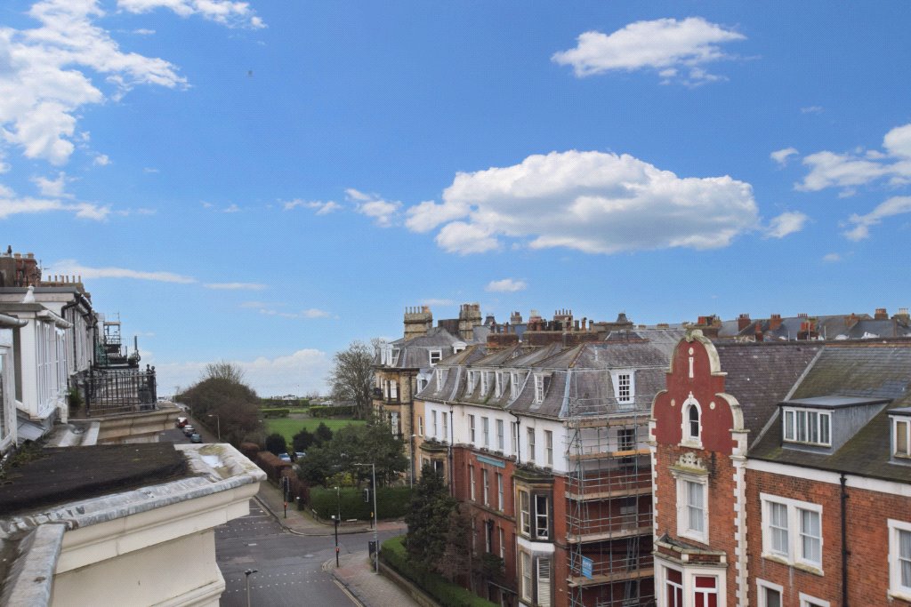 2 bed apartment for sale in Prince of Wales Terrace, Scarborough  - Property Image 2