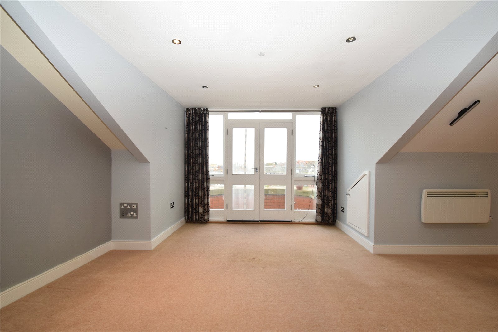 2 bed apartment for sale in Prince of Wales Terrace, Scarborough  - Property Image 5