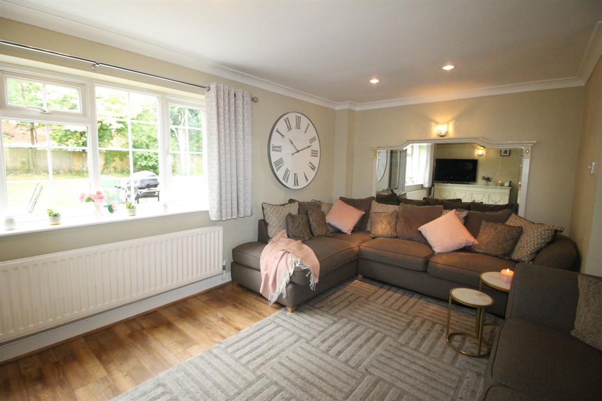 4 bed detached house for sale in Barncroft Close, Macclesfield 2