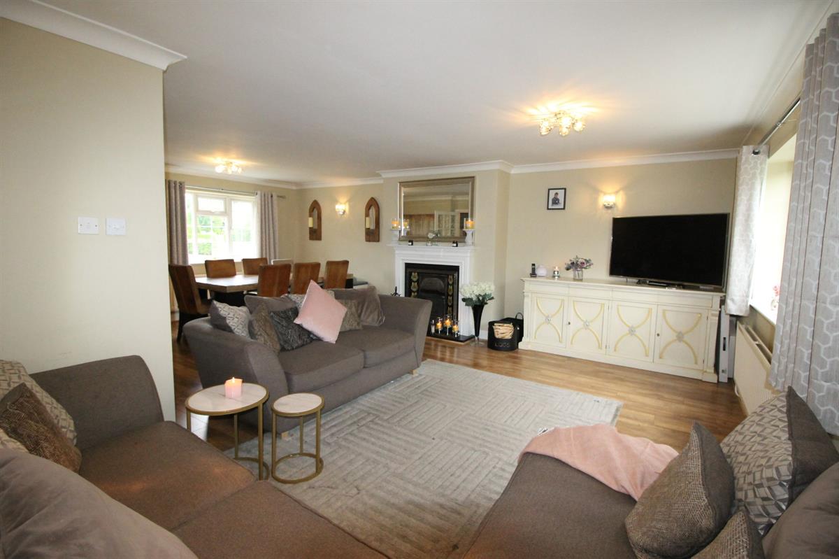 4 bed detached house for sale in Barncroft Close, Macclesfield 3