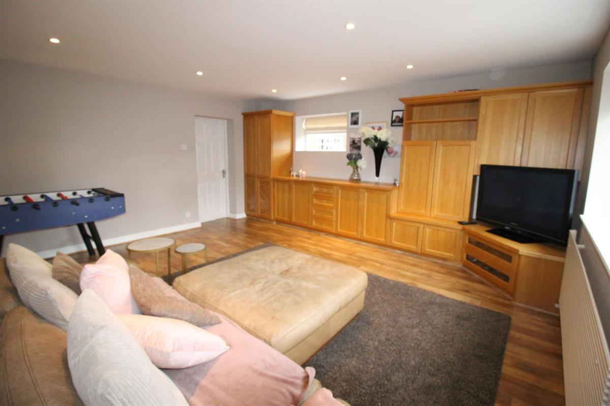 4 bed detached house for sale in Barncroft Close, Macclesfield  - Property Image 8