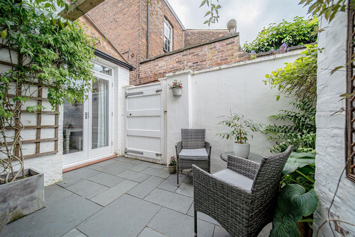 4 bed end of terrace house for sale in The Downs, Altrincham 16