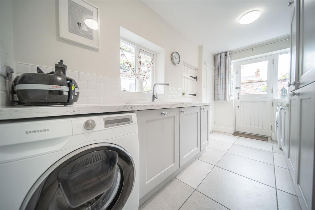 4 bed end of terrace house for sale in The Downs, Altrincham 5