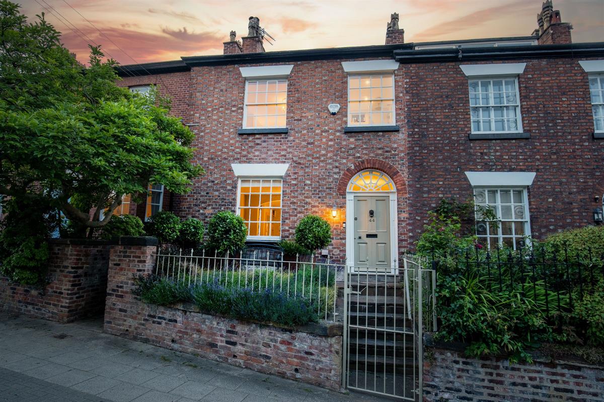 4 bed end of terrace house for sale in The Downs, Altrincham  - Property Image 1