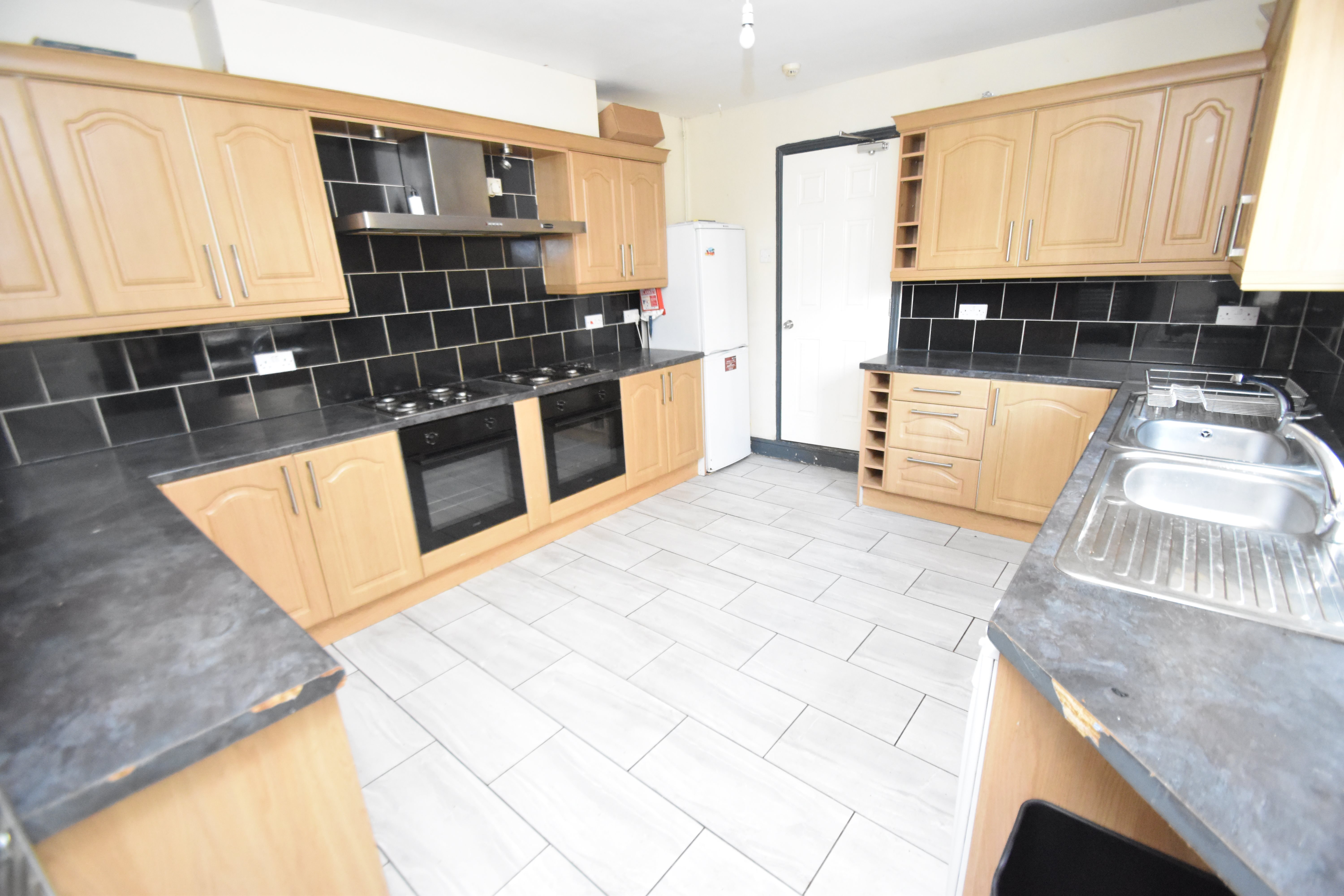 8 bed house to rent in Harriet Street, CATHAYS 1