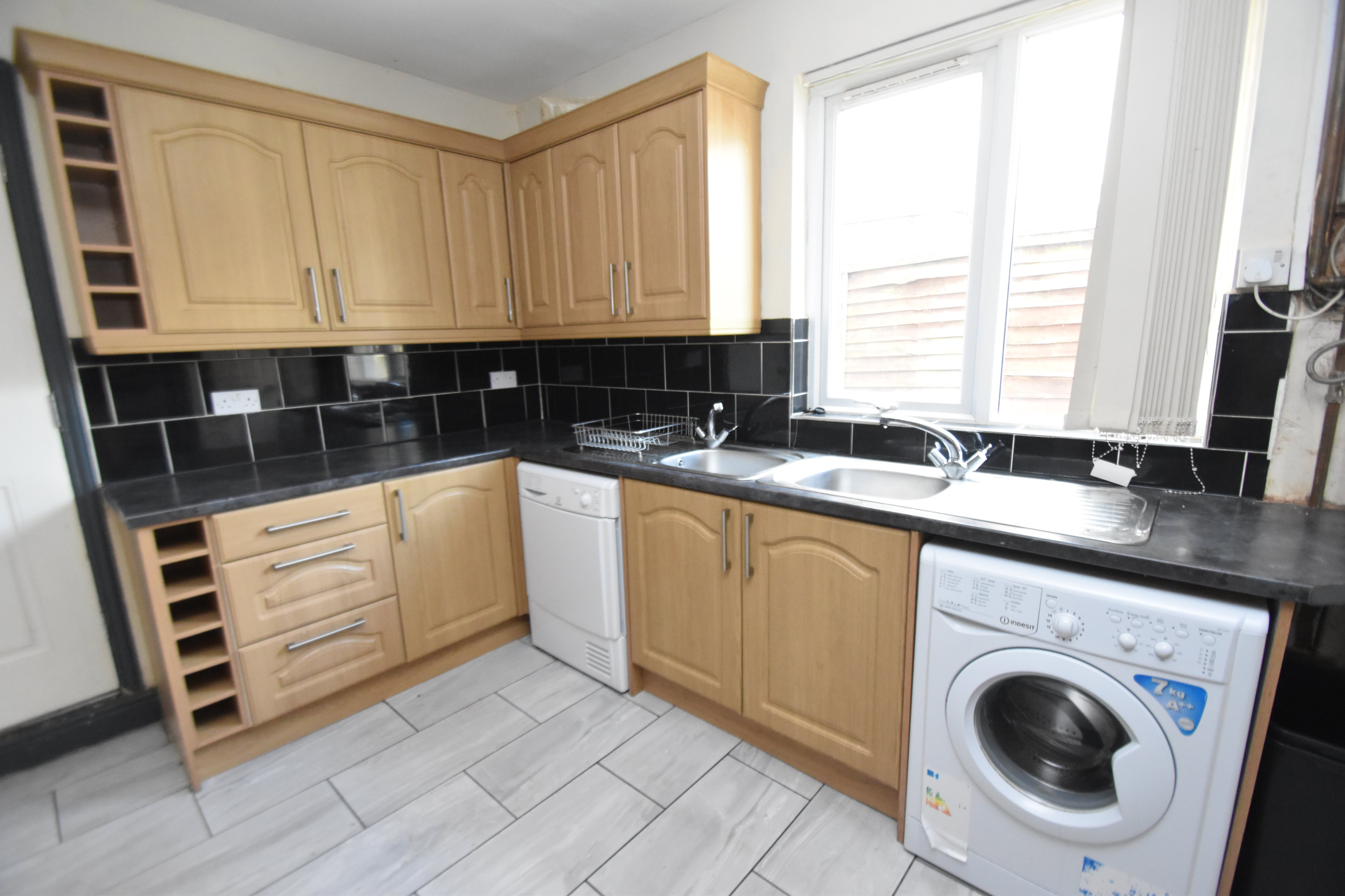 8 bed house to rent in Harriet Street, CATHAYS 13