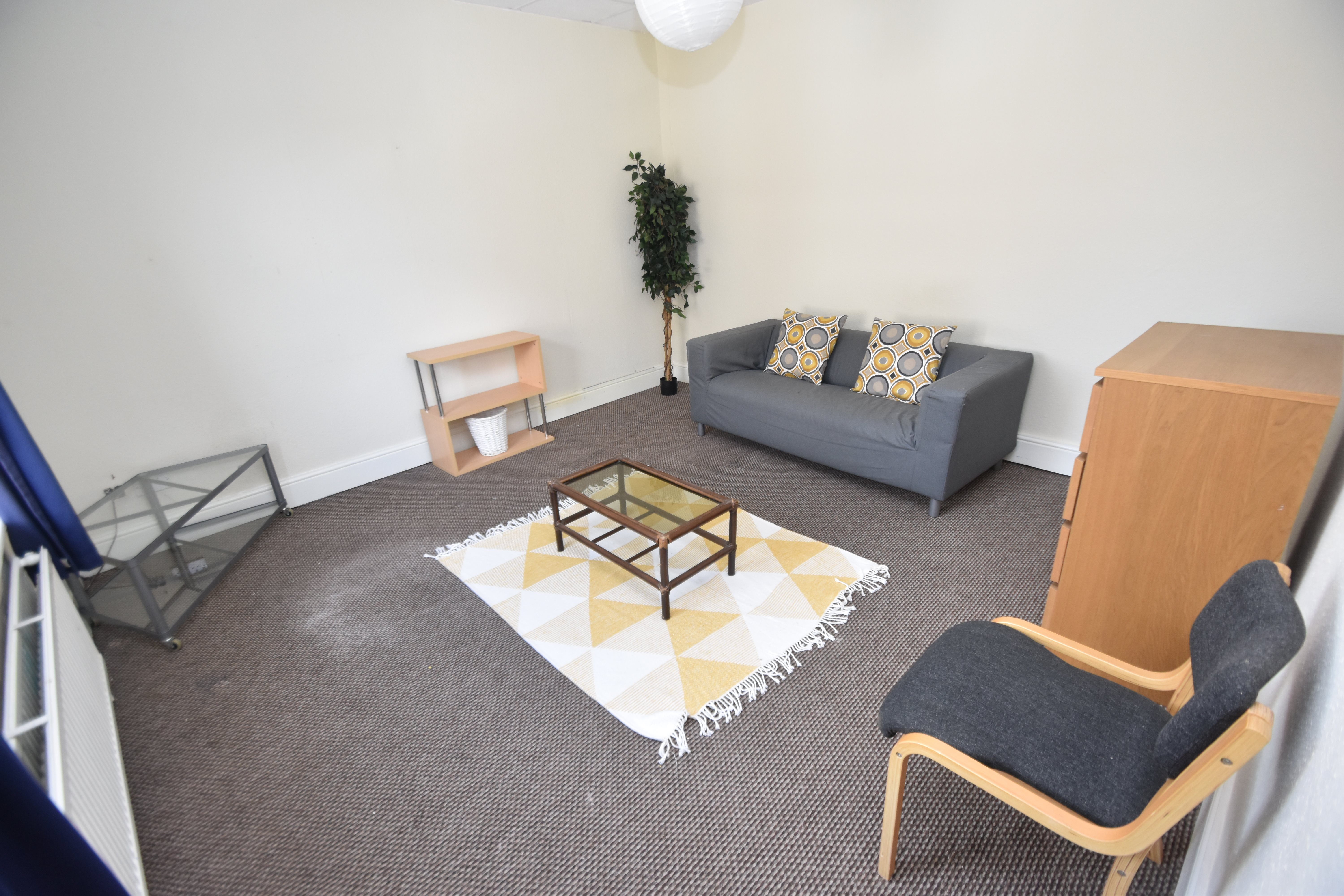 3 bed flat to rent  - Property Image 1