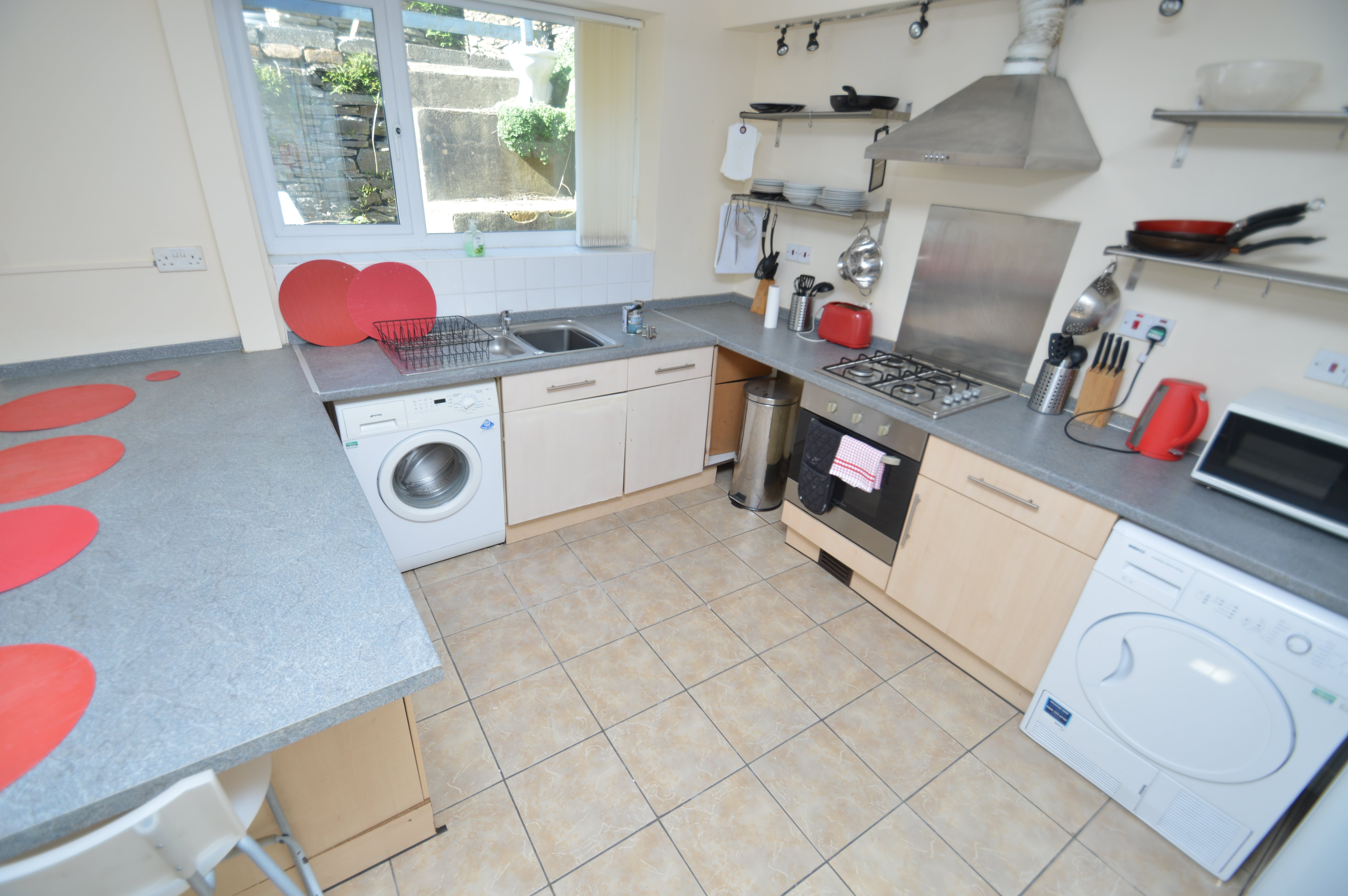 1 bed house / flat share to rent in Wood Road, Treforest 4