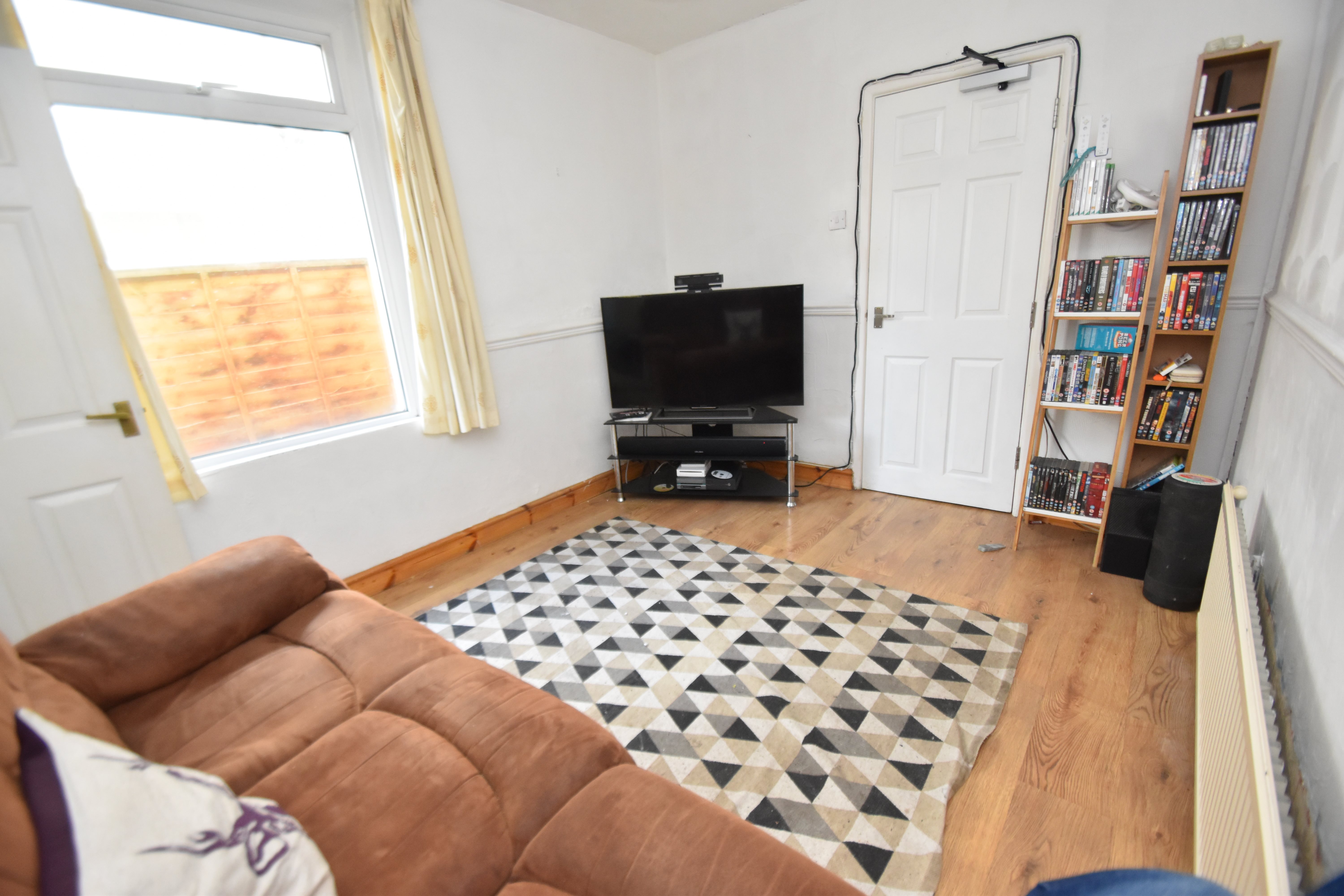 4 bed house to rent in Angus Street, Roath 1