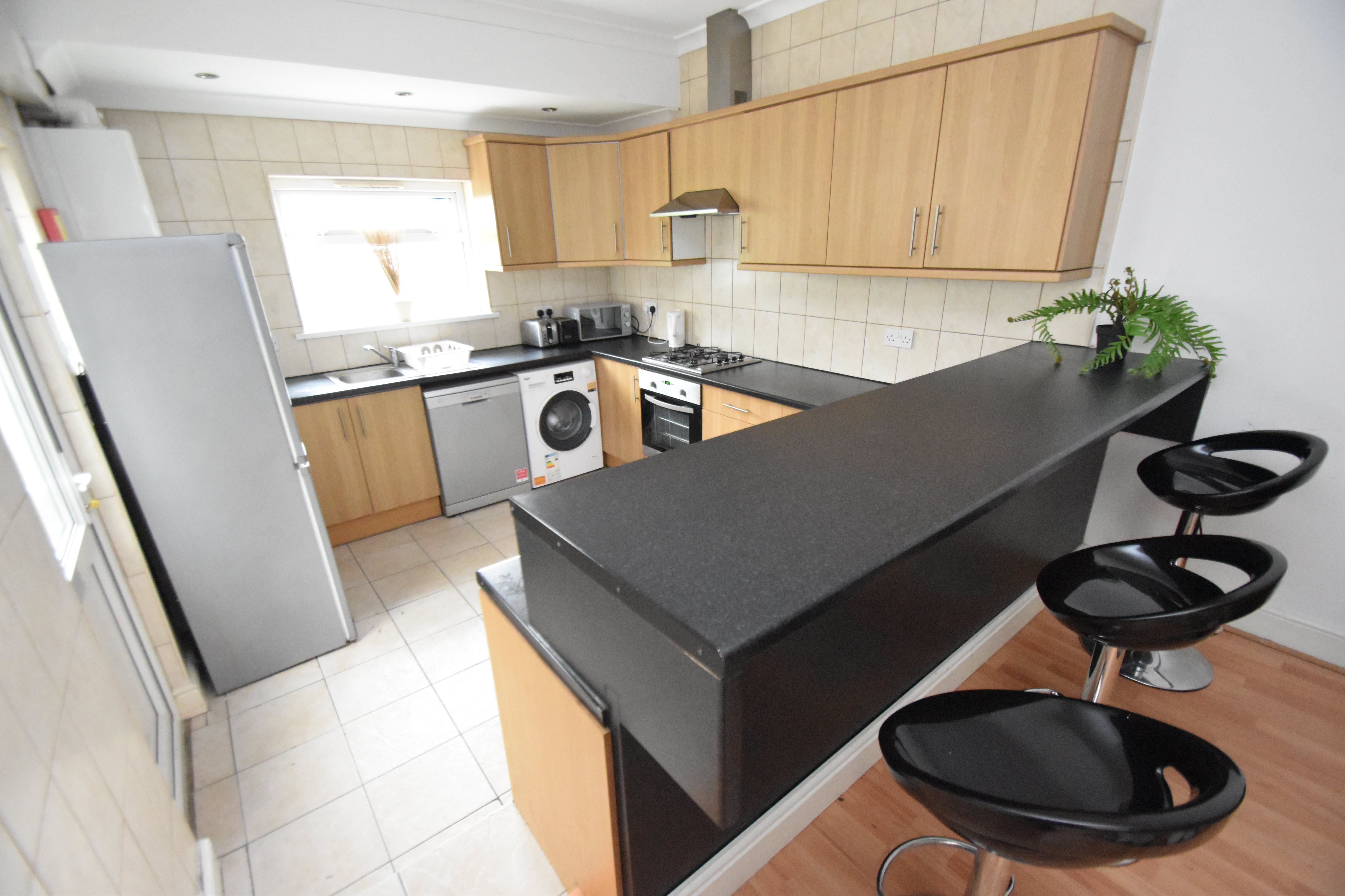 5 bed house to rent in Tewkesbury Street, Cathays 2