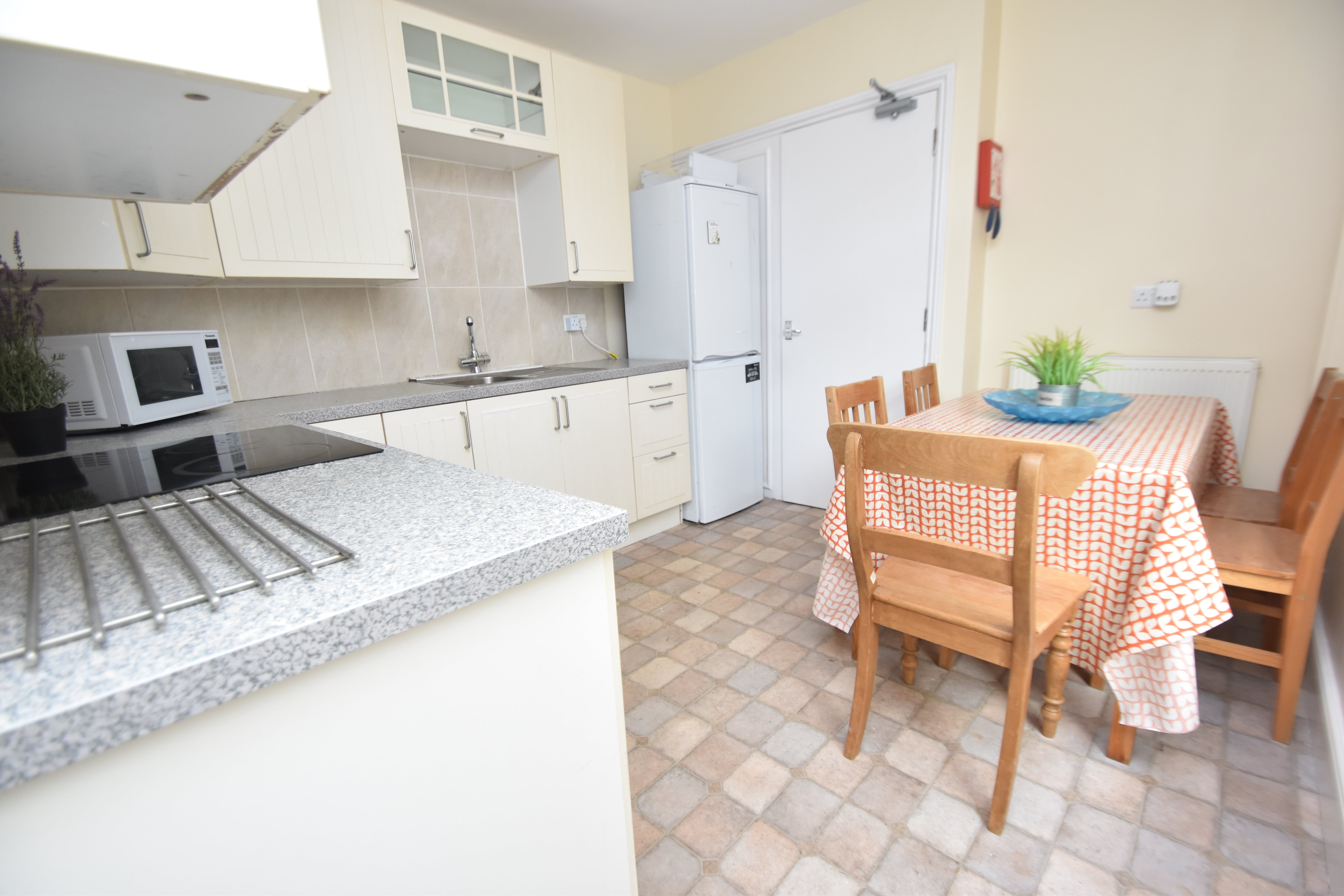 4 bed house to rent in Whitchurch Place, Cathays  - Property Image 2