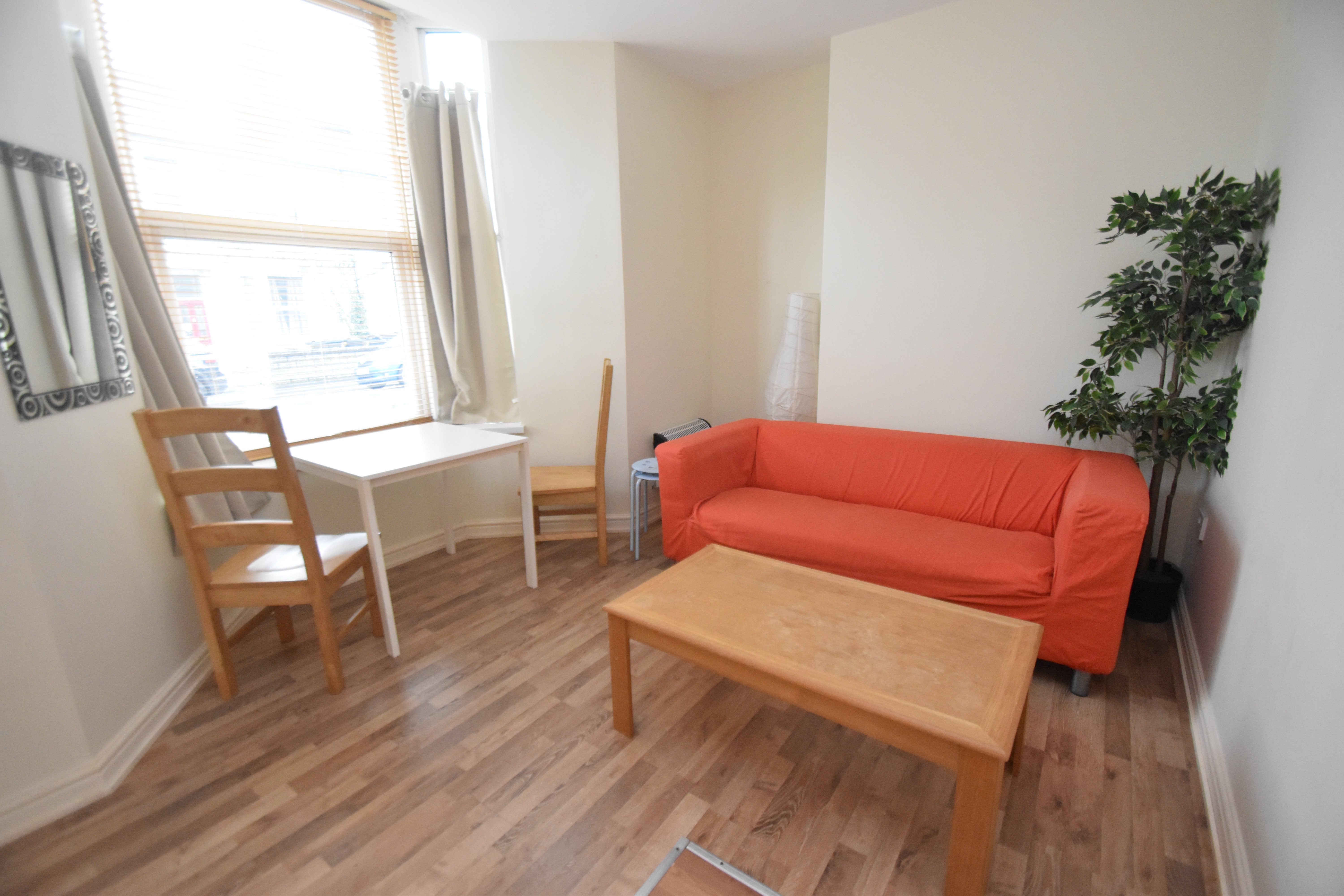 1 bed flat to rent in Piercefield Place, ADAMSDOWN 1