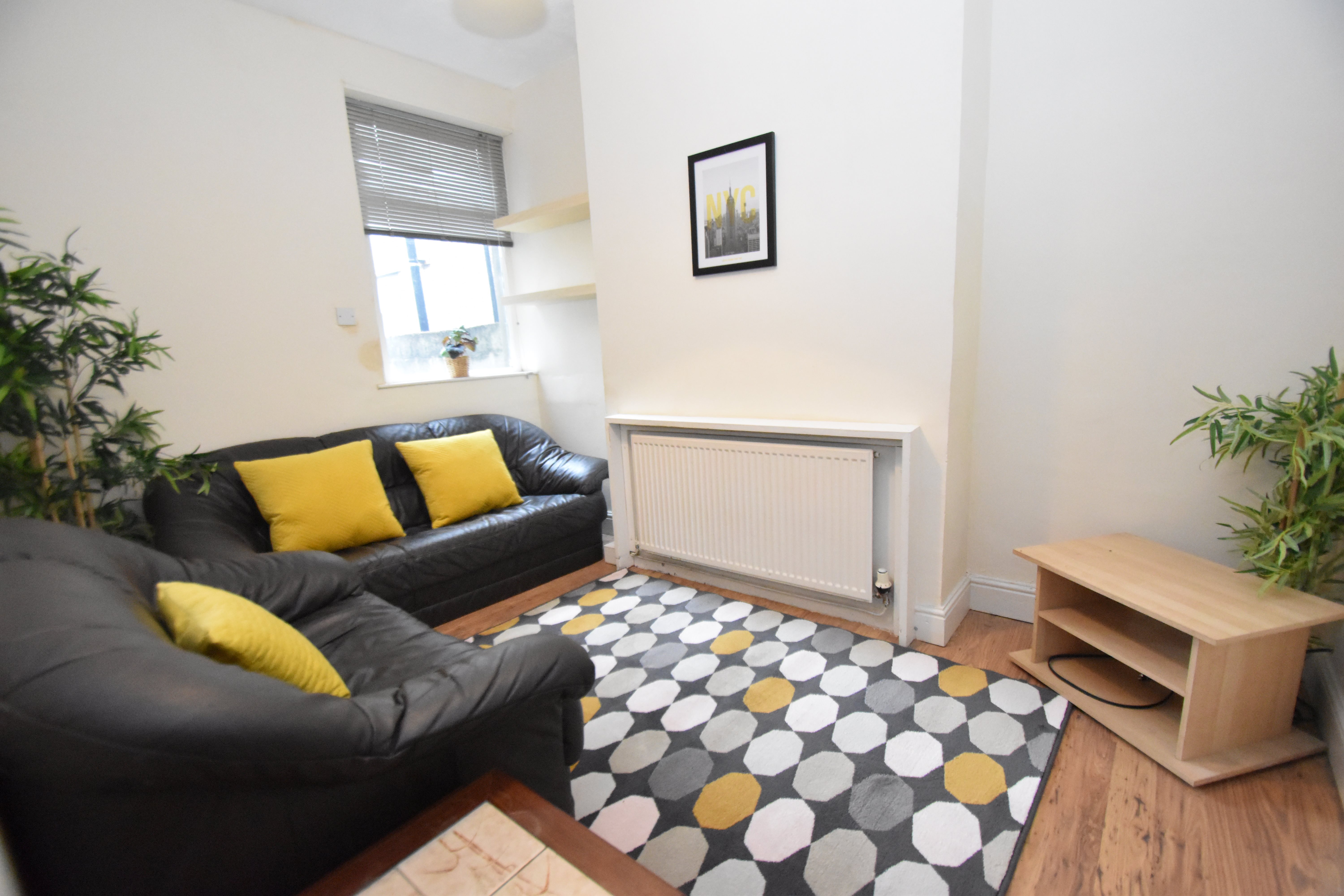 4 bed house to rent in Dogfield Street, Cathays 1