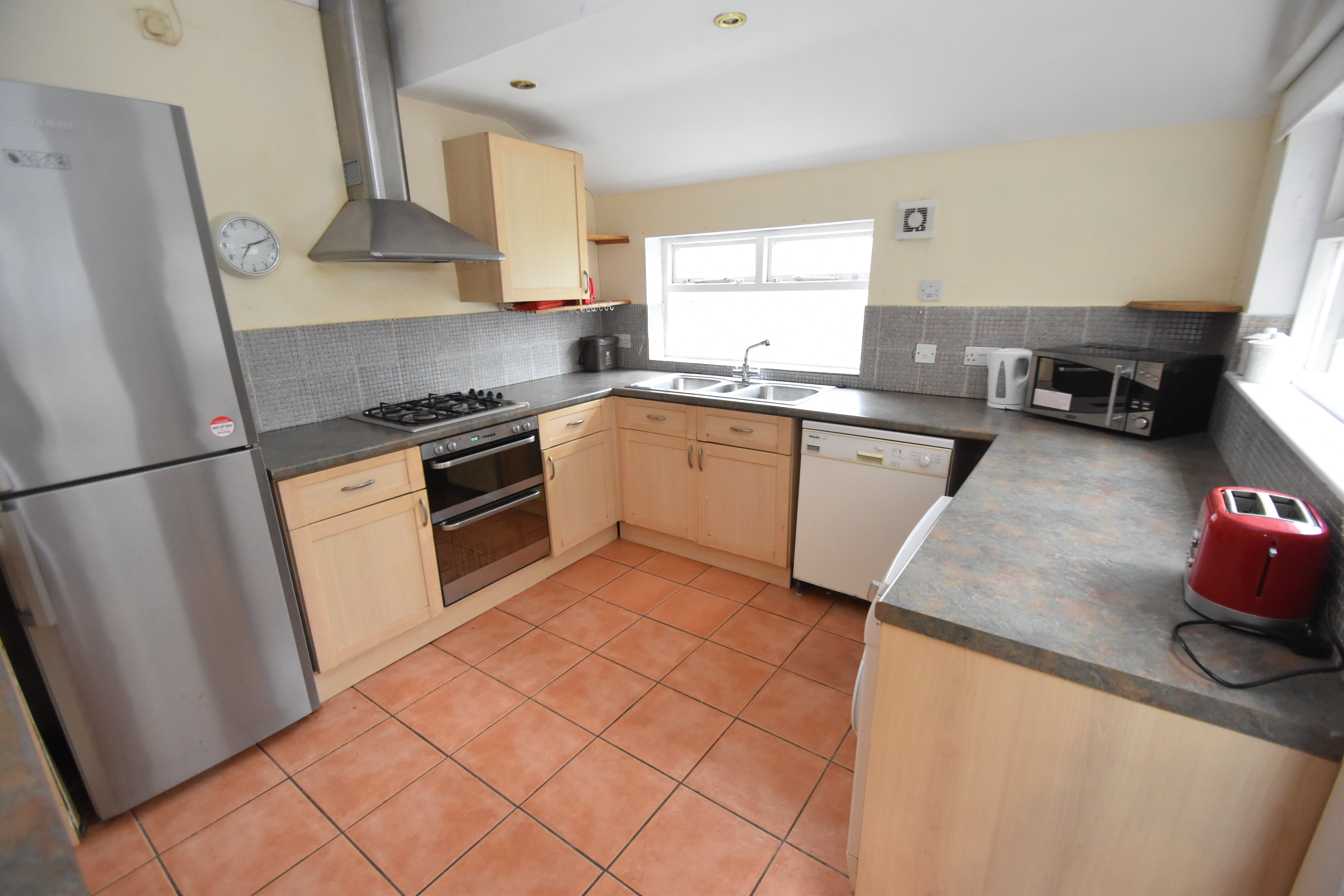 4 bed house to rent in Dogfield Street, Cathays 2