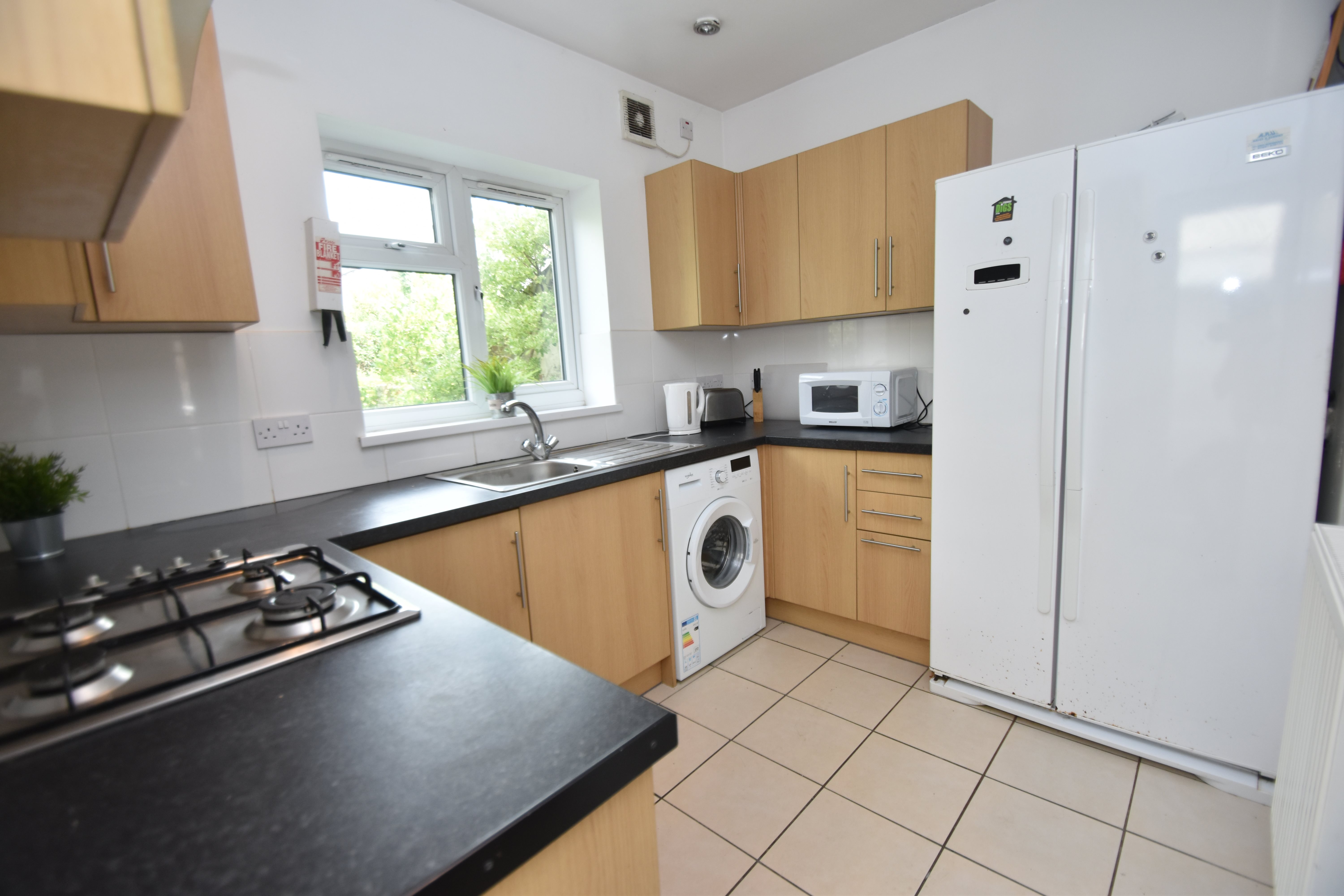 4 bed house to rent in Manor Street, Heath 4