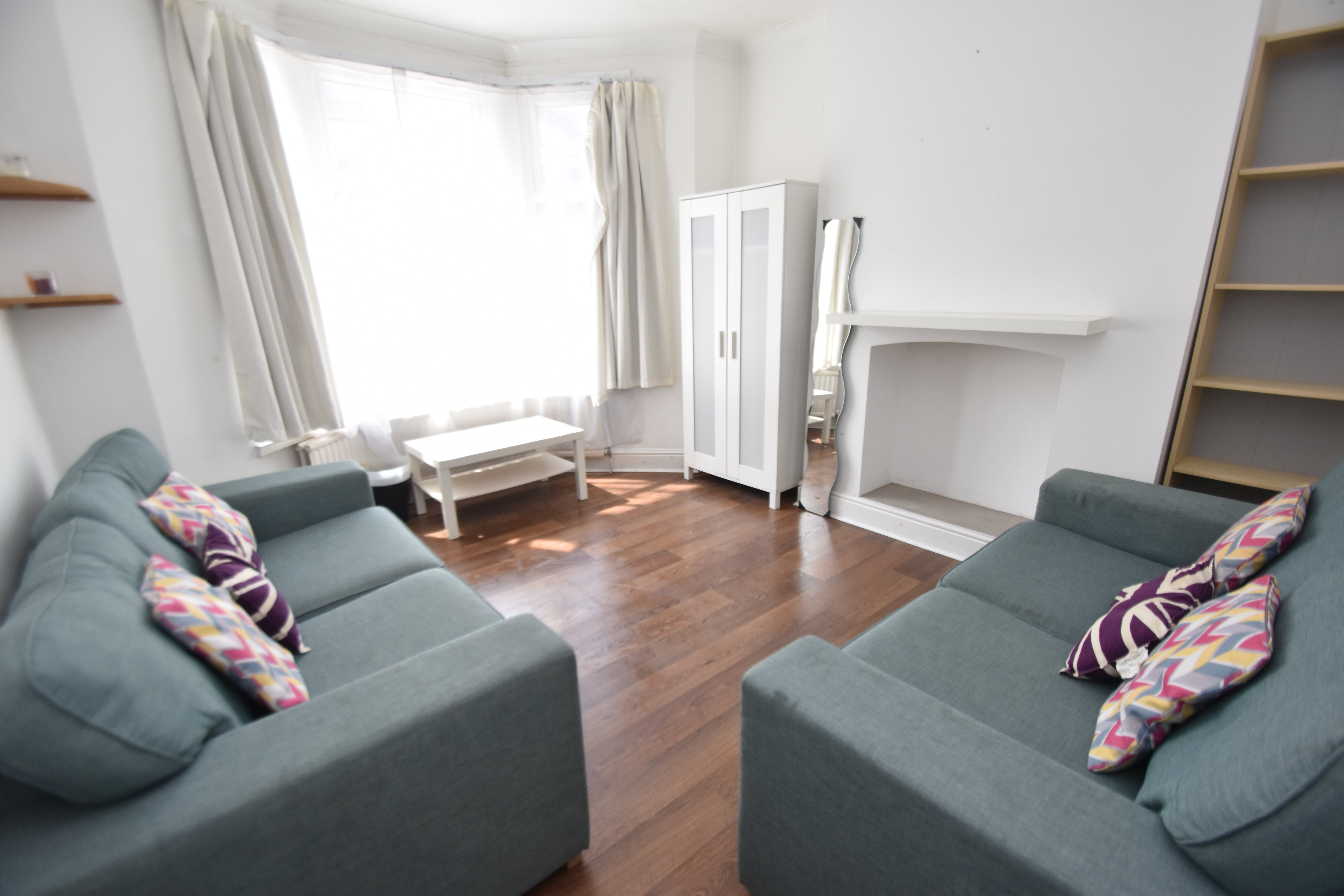 4 bed house to rent in Manor Street, Heath  - Property Image 2