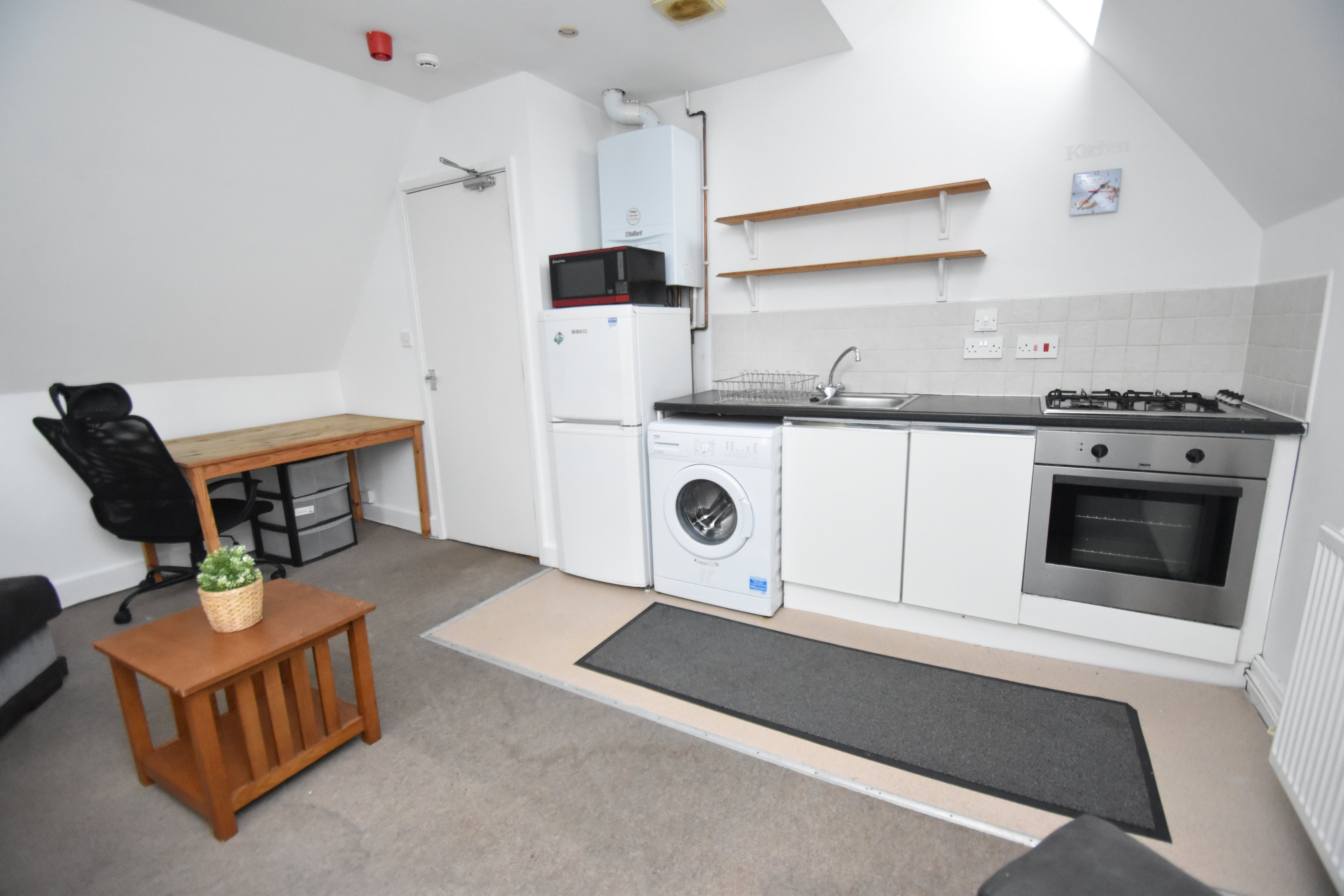 1 bed flat to rent in Woodville Road, Cathays 2